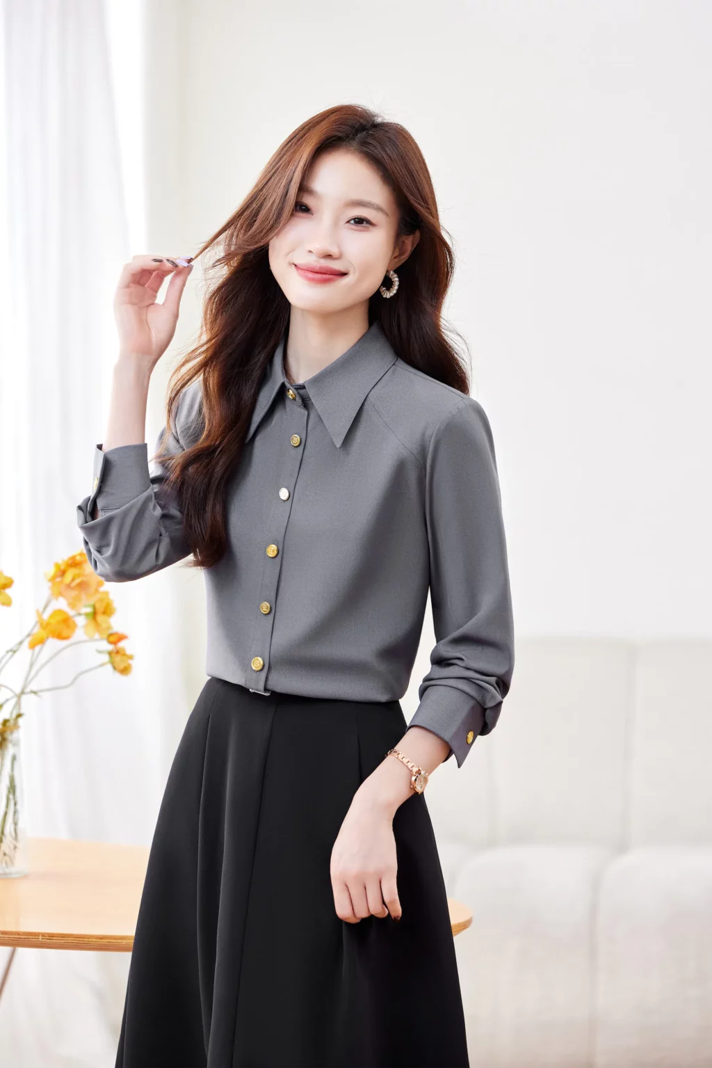 PN4022-8 เสื้อเชิ้ตทำงานผู้หญิงสีเทาคอปกแต่งกระดุมทองแขนยาว