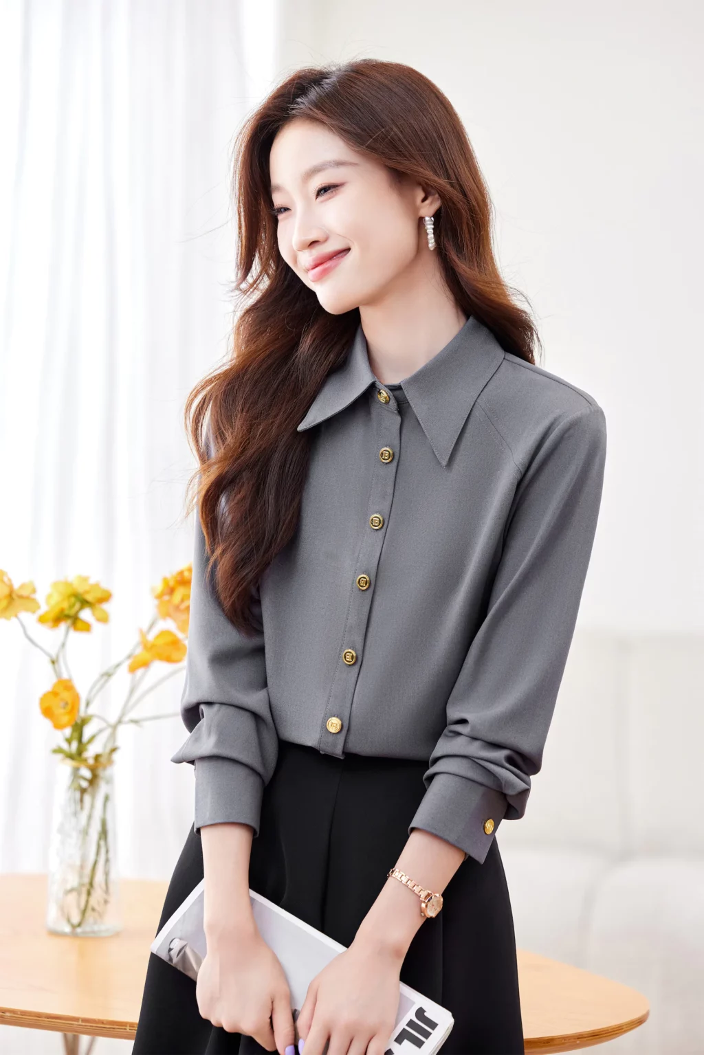 PN4022-9 เสื้อเชิ้ตทำงานผู้หญิงสีเทาคอปกแต่งกระดุมทองแขนยาว