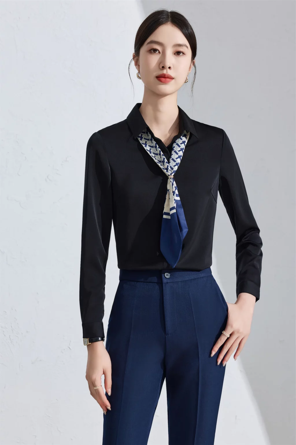 PN4028-1 เสื้อเชิ้ตทำงานผู้หญิงสีดำคอปกแขนยาว