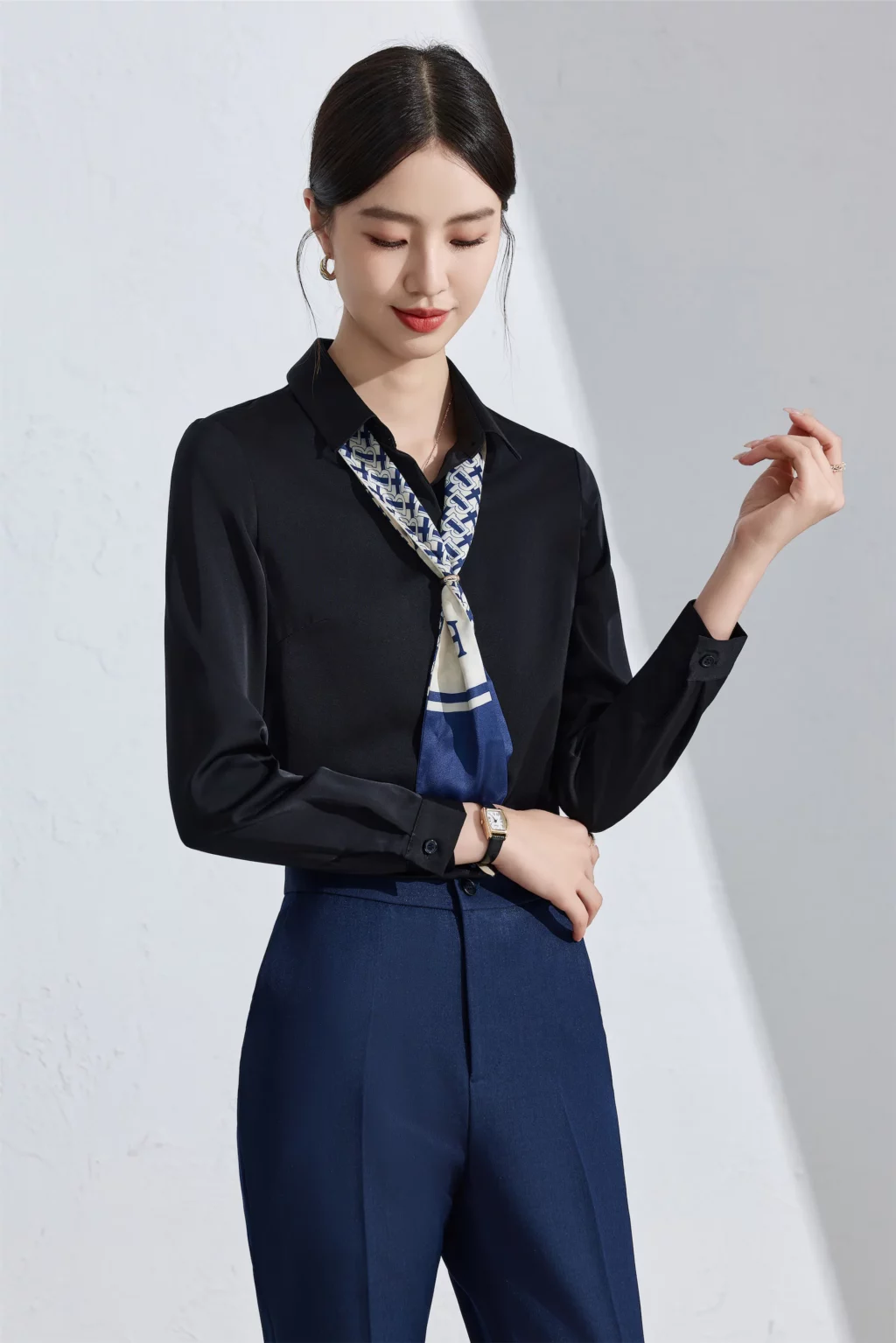 PN4028-3 เสื้อเชิ้ตทำงานผู้หญิงสีดำคอปกแขนยาว