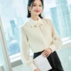 เสื้อเชิ้ตทำงานผู้หญิงสีเบจคอปกแขนยาวแต่งดอกไม้