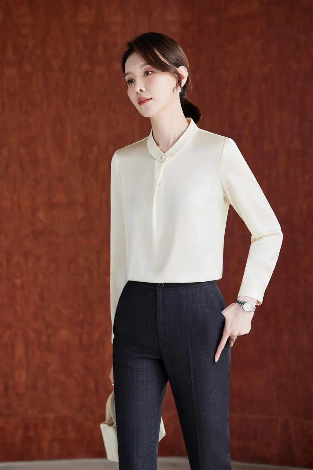 PN4042_3 เสื้อเชิ้ตทำงานผู้หญิงสีเบจคอกลมแขนยาว