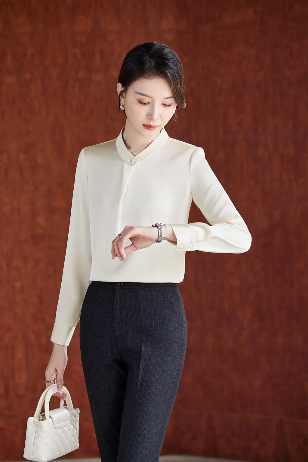 PN4042_4 เสื้อเชิ้ตทำงานผู้หญิงสีเบจคอกลมแขนยาว