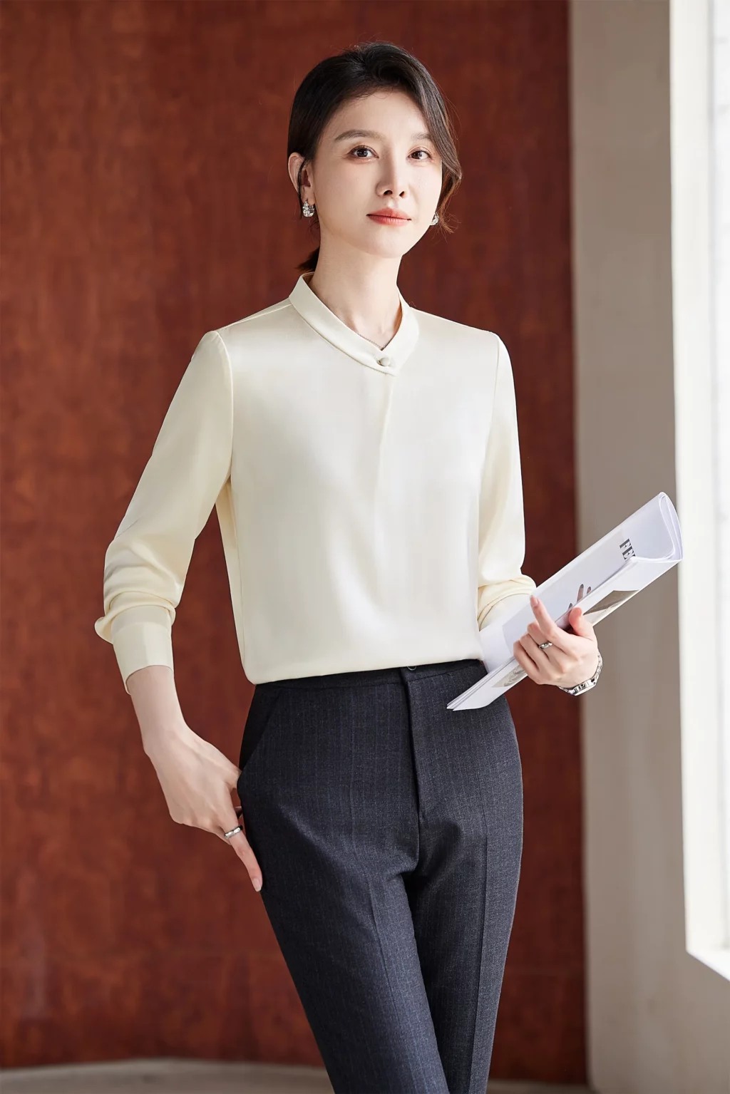 PN4042_5 เสื้อเชิ้ตทำงานผู้หญิงสีเบจคอกลมแขนยาว
