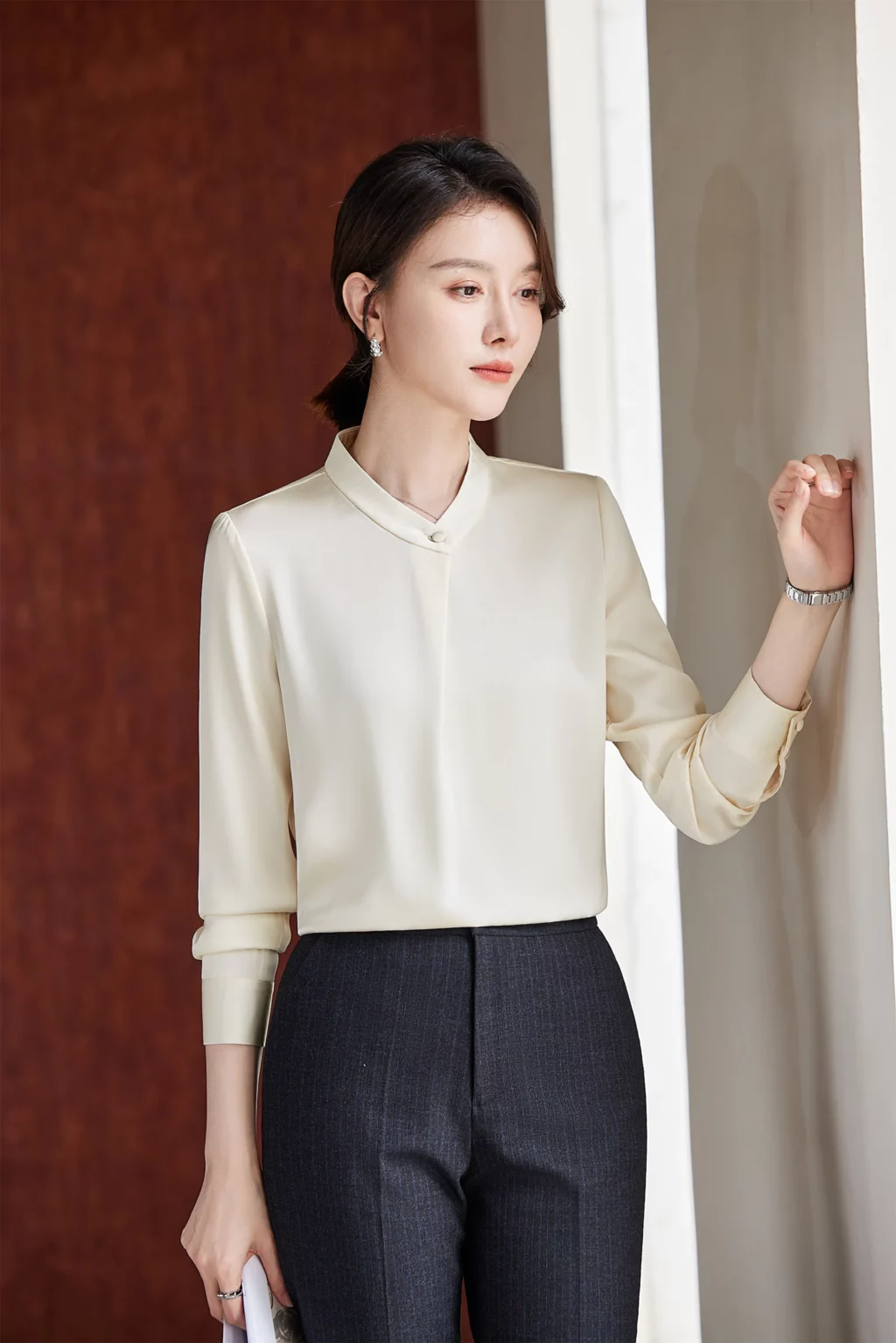 PN4042_7 เสื้อเชิ้ตทำงานผู้หญิงสีเบจคอกลมแขนยาว