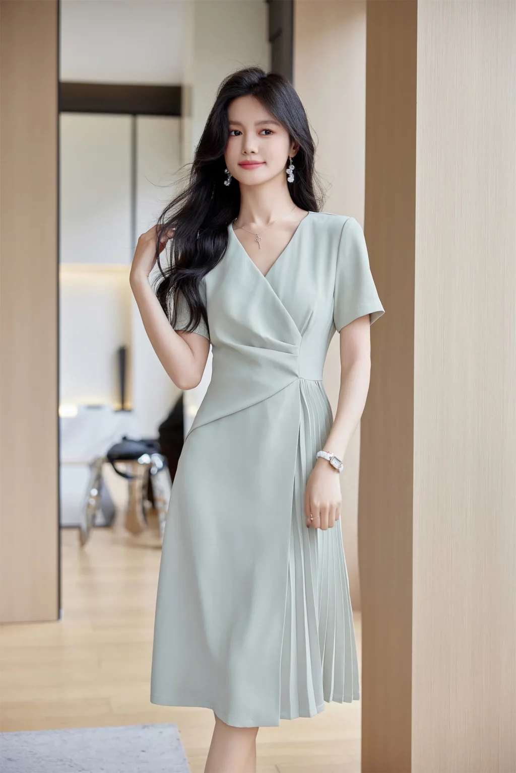 PN4057_16 เดรสทำงานผู้หญิงสีเขียวอ่อคอวีแขนสั้นกระโปรงอัดพลีท