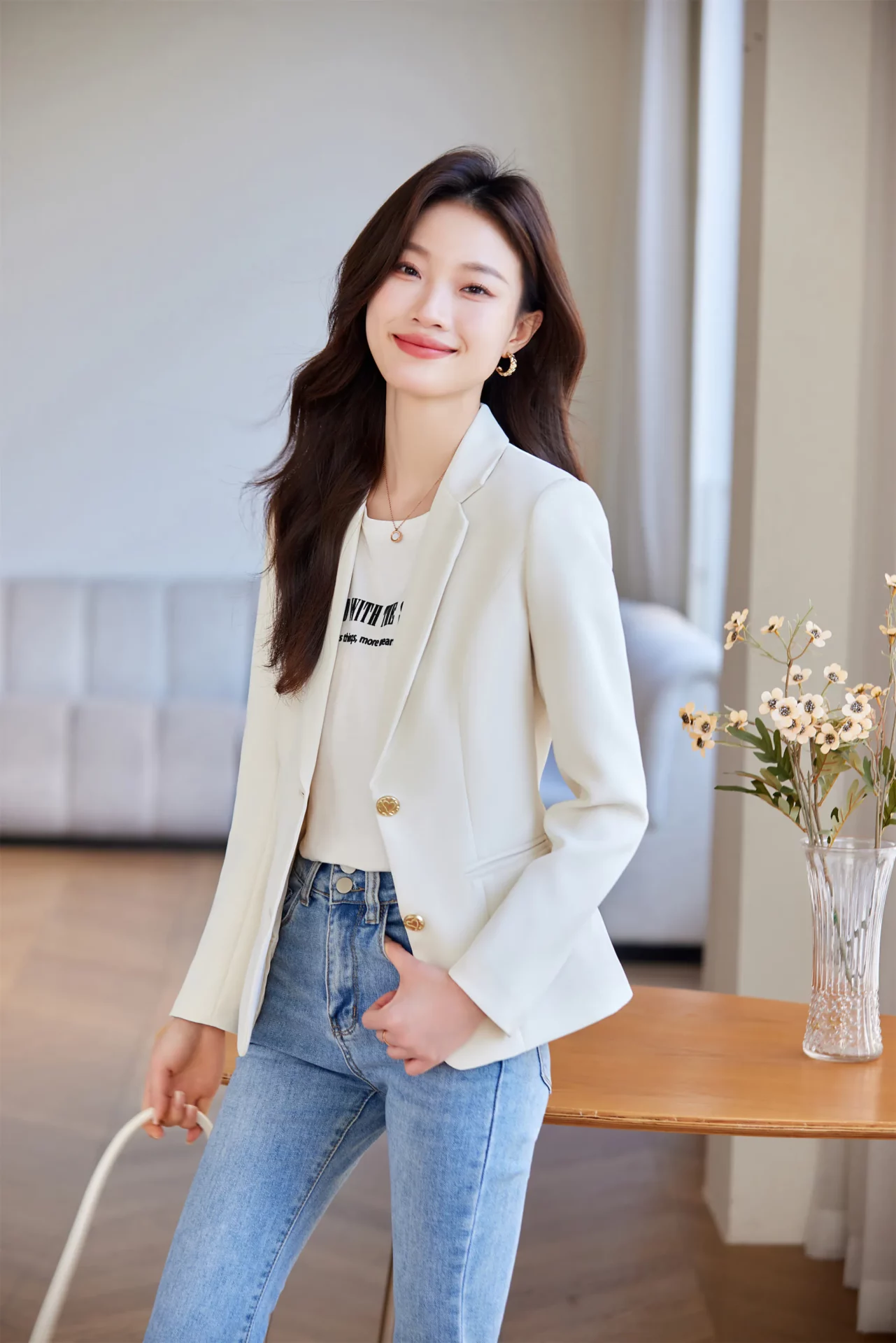 PN4063-3 เสื้อเบลเซอร์ผู้หญิงสีขาวปกป้านแต่งกระดุมทองแขนยาว