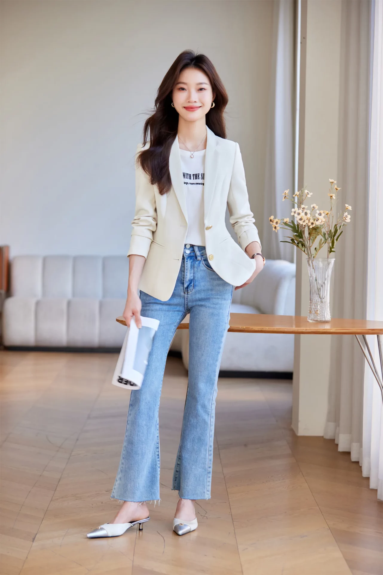PN4063-4 เสื้อเบลเซอร์ผู้หญิงสีขาวปกป้านแต่งกระดุมทองแขนยาว