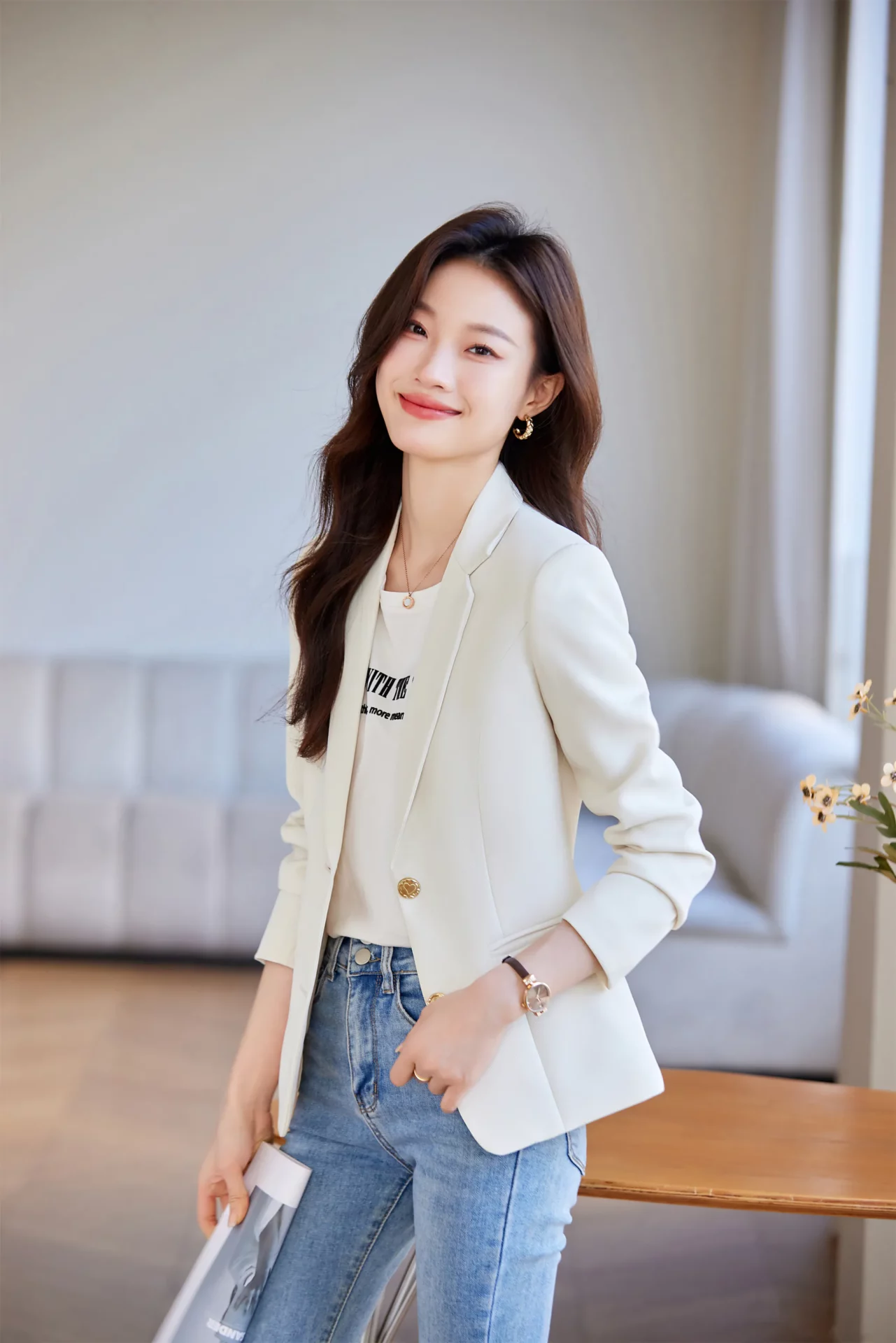 PN4063-5 เสื้อเบลเซอร์ผู้หญิงสีขาวปกป้านแต่งกระดุมทองแขนยาว