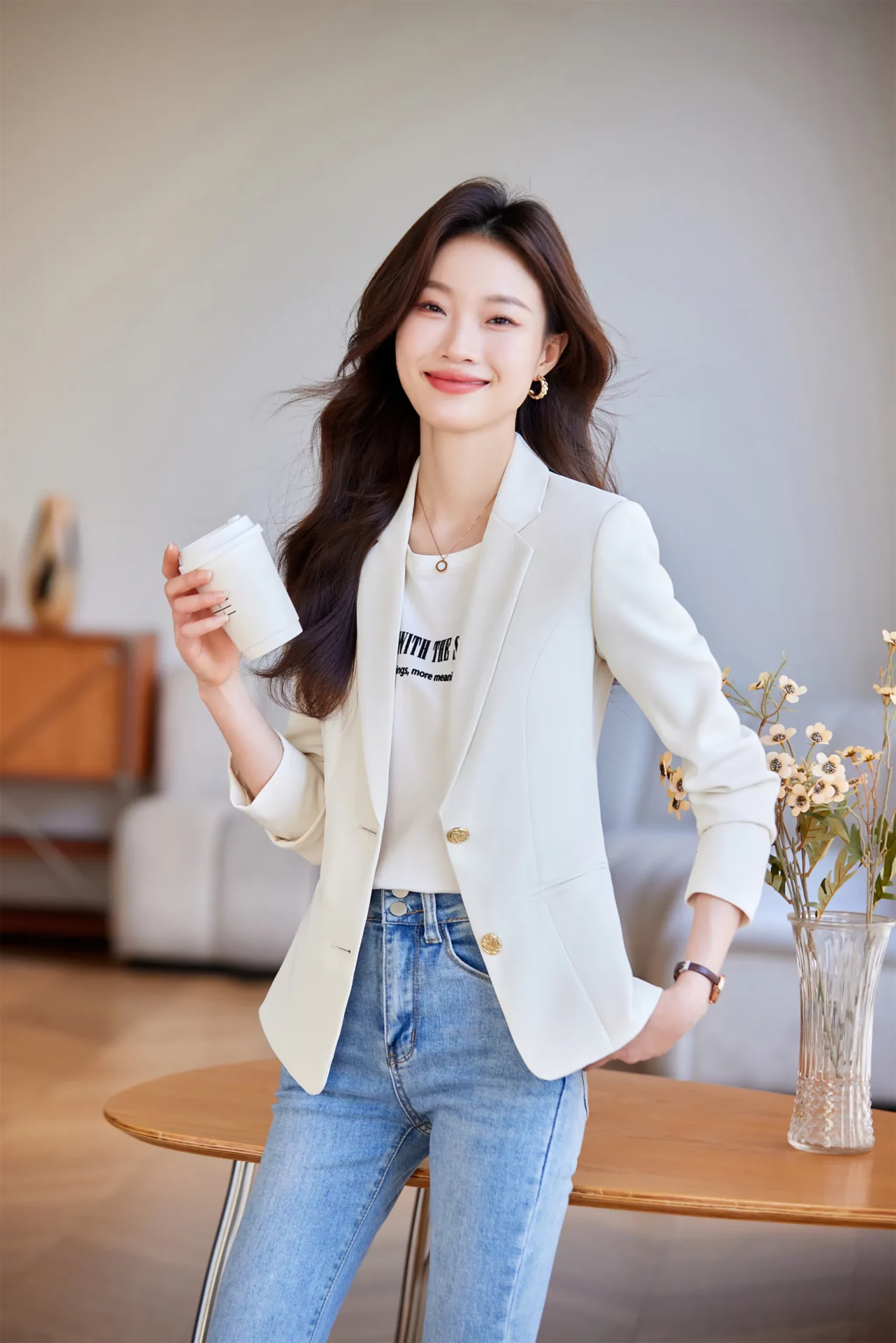 PN4063-6 เสื้อเบลเซอร์ผู้หญิงสีขาวปกป้านแต่งกระดุมทองแขนยาว