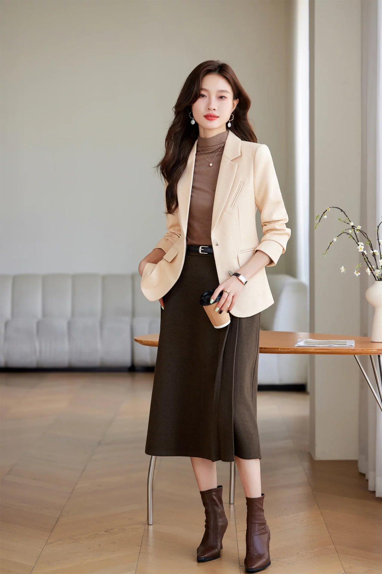 PN4065-3 เสื้อเบลเซอร์ผู้หญิงสีครีมปกป้านแต่งกระเป๋าแขนยาว