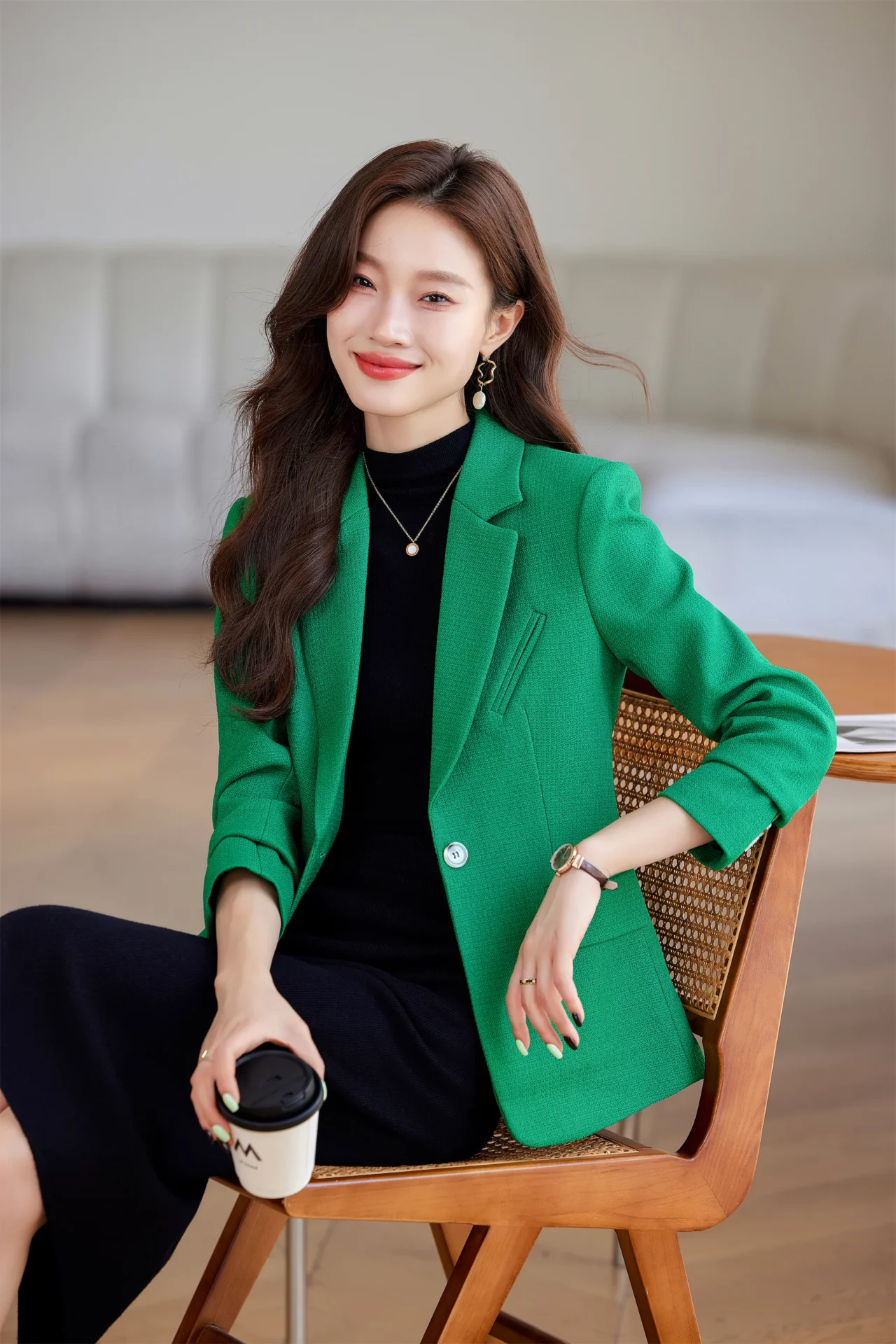 PN4066-4 เสื้อเบลเซอร์ผู้หญิงสีเขียวปกป้านแต่งกระเป๋าแขนยาว