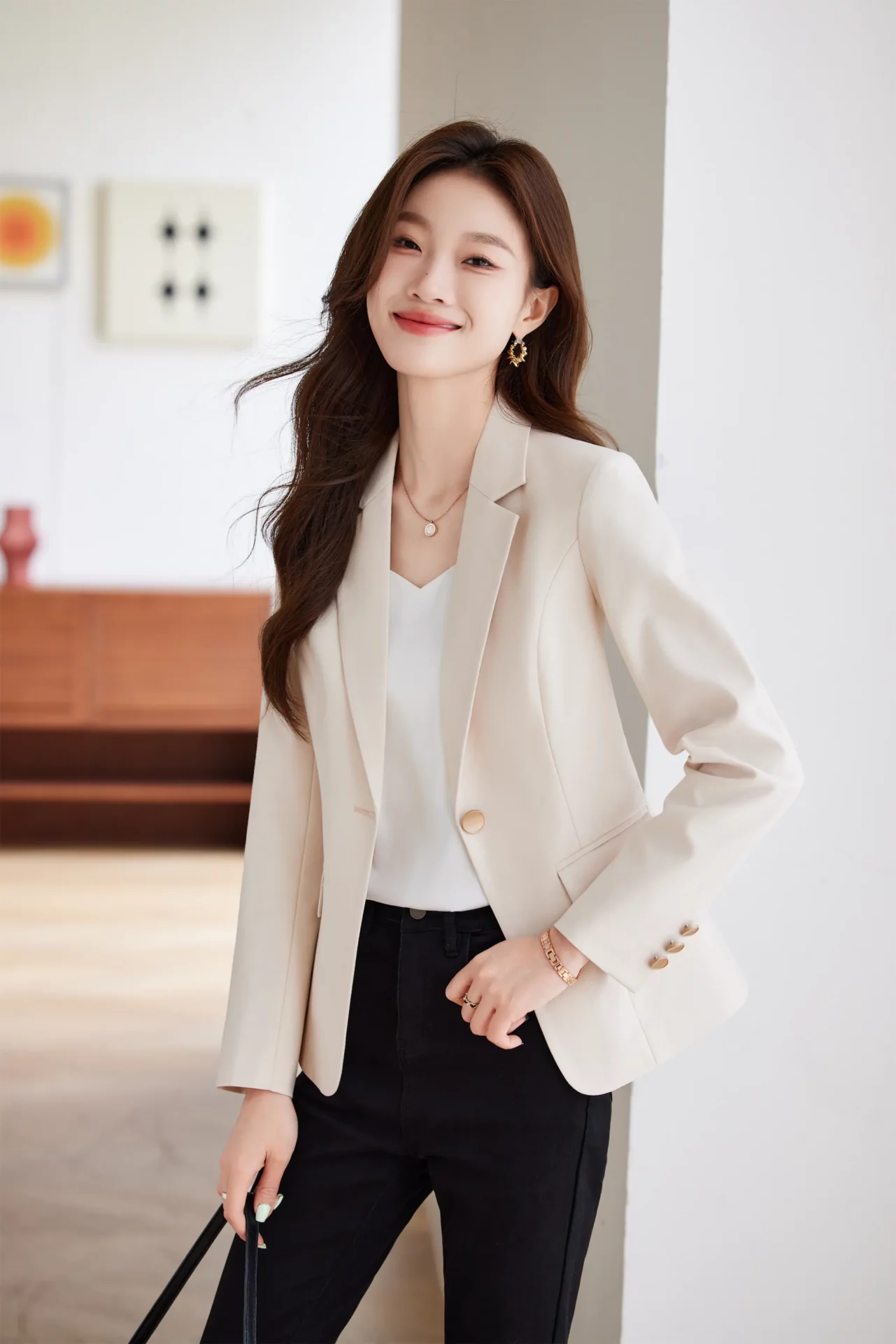 PN4071-1 เสื้อเบลเซอร์ผู้หญิงสีครีมปกป้านแต่งกระดุมแขนยาว