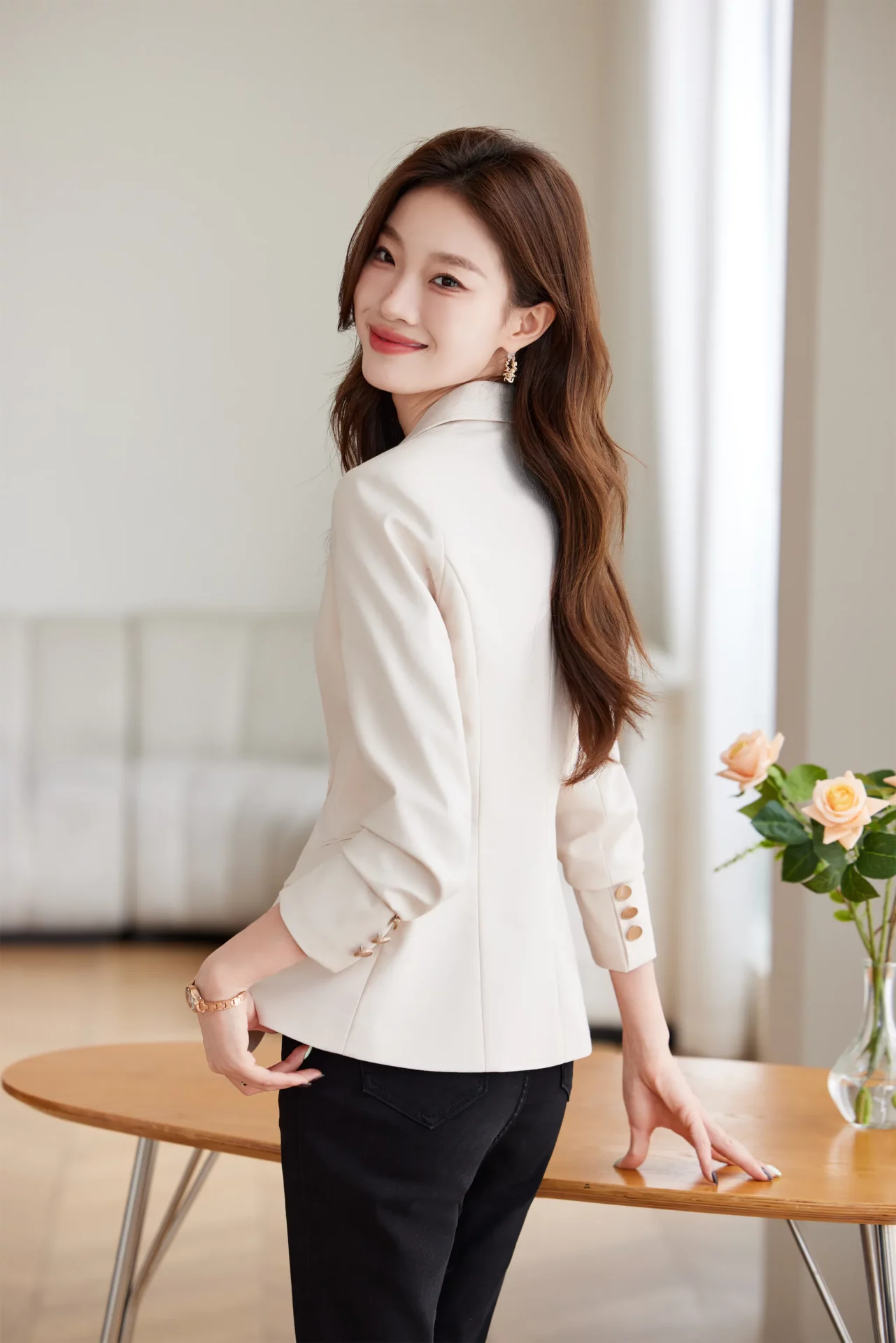 PN4071-5 เสื้อเบลเซอร์ผู้หญิงสีครีมปกป้านแต่งกระดุมแขนยาว