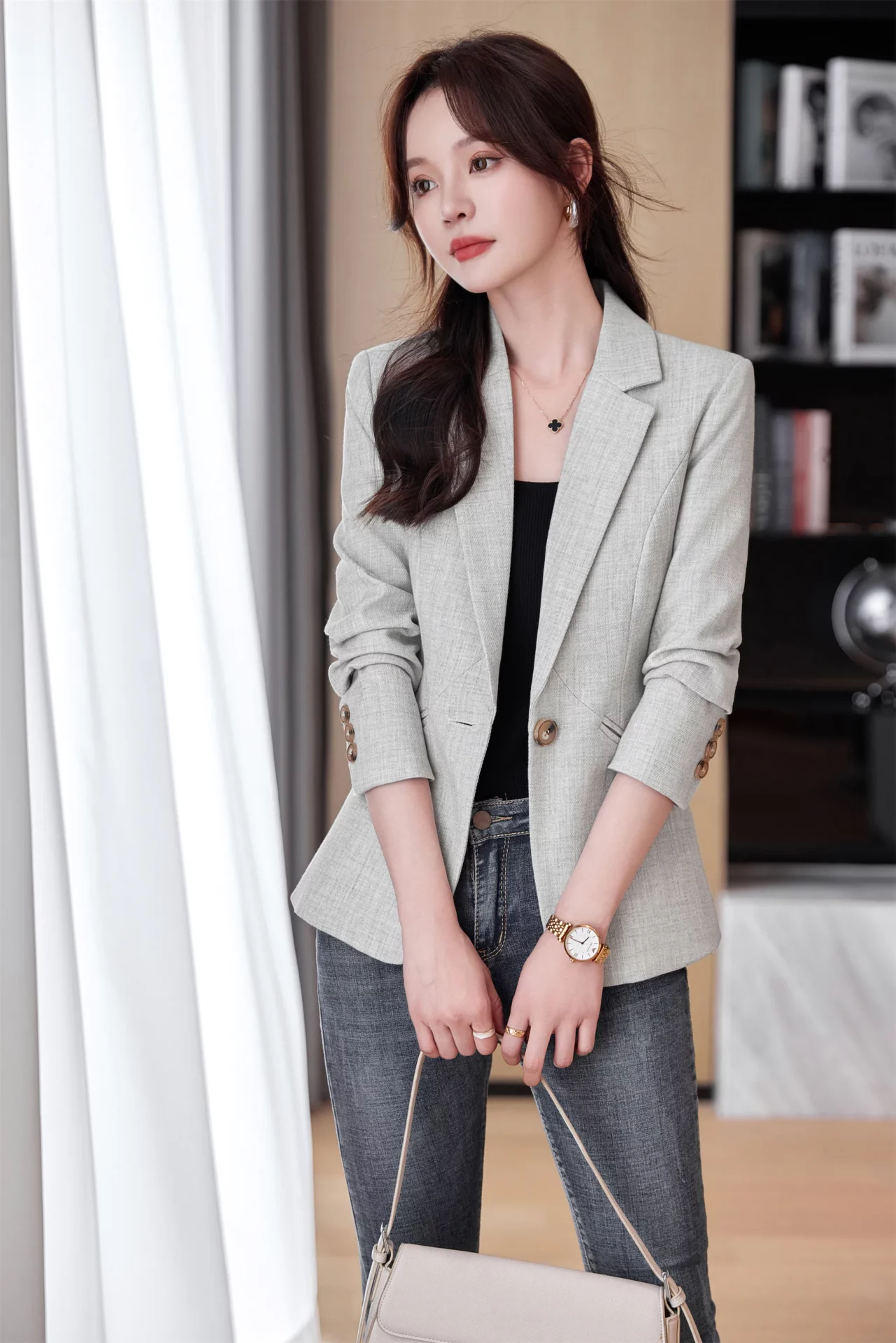 PN4076-3 เสื้อเบลเซอร์ผู้หญิงสีเทาอ่อนปกป้านแต่งกระดุมแขนยาว