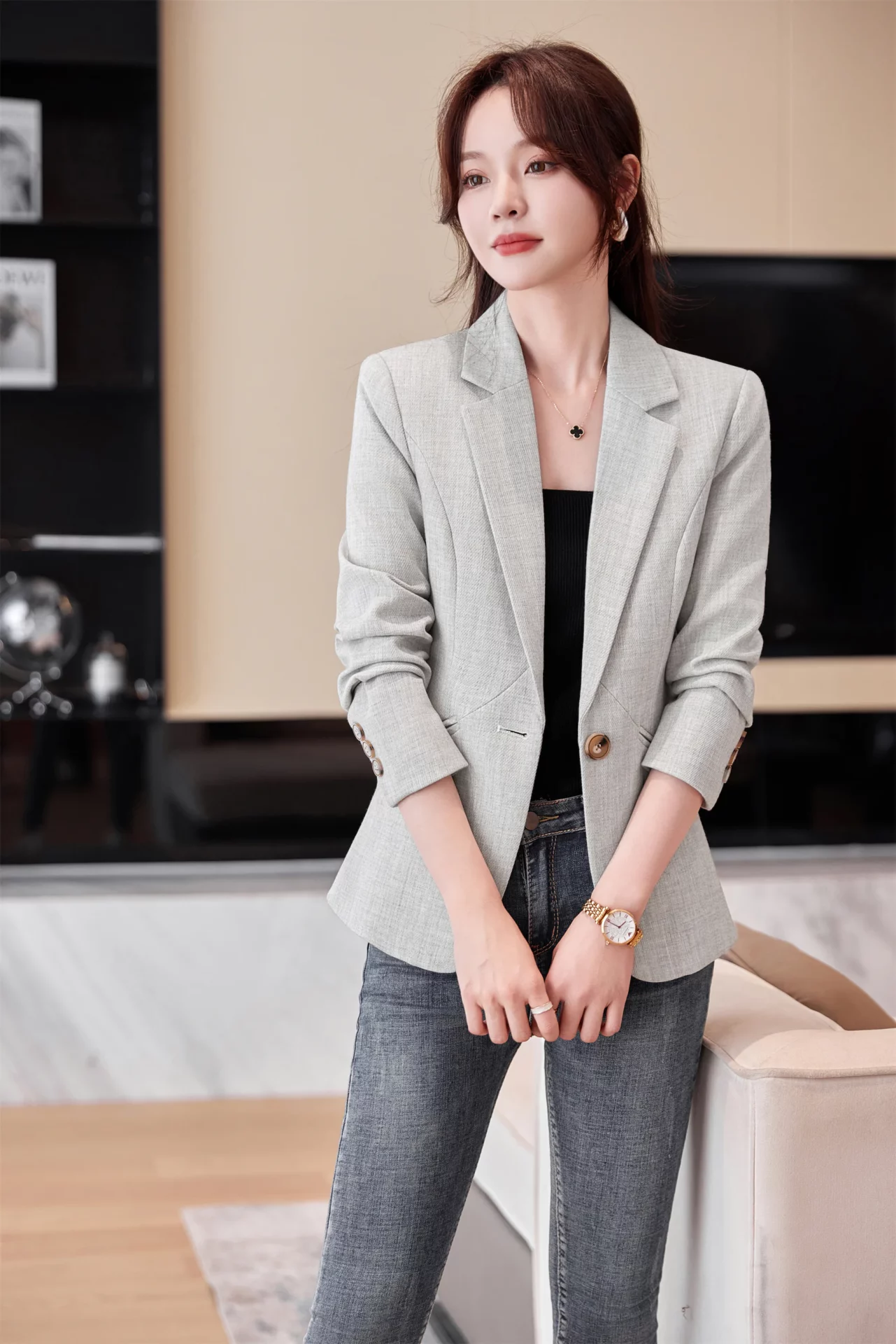PN4076-5 เสื้อเบลเซอร์ผู้หญิงสีเทาอ่อนปกป้านแต่งกระดุมแขนยาว