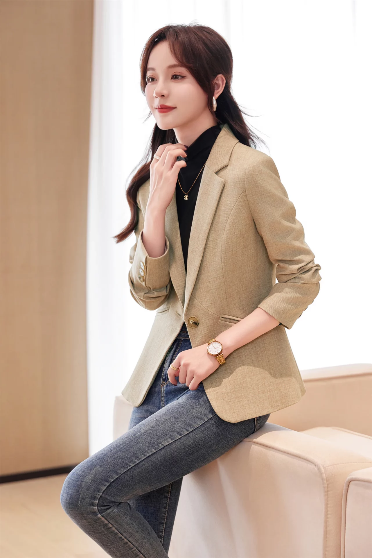 PN4077-1 เสื้อเบลเซอร์ผู้หญิงสีน้ำตาลปกป้านแต่งกระดุมแขนยาว
