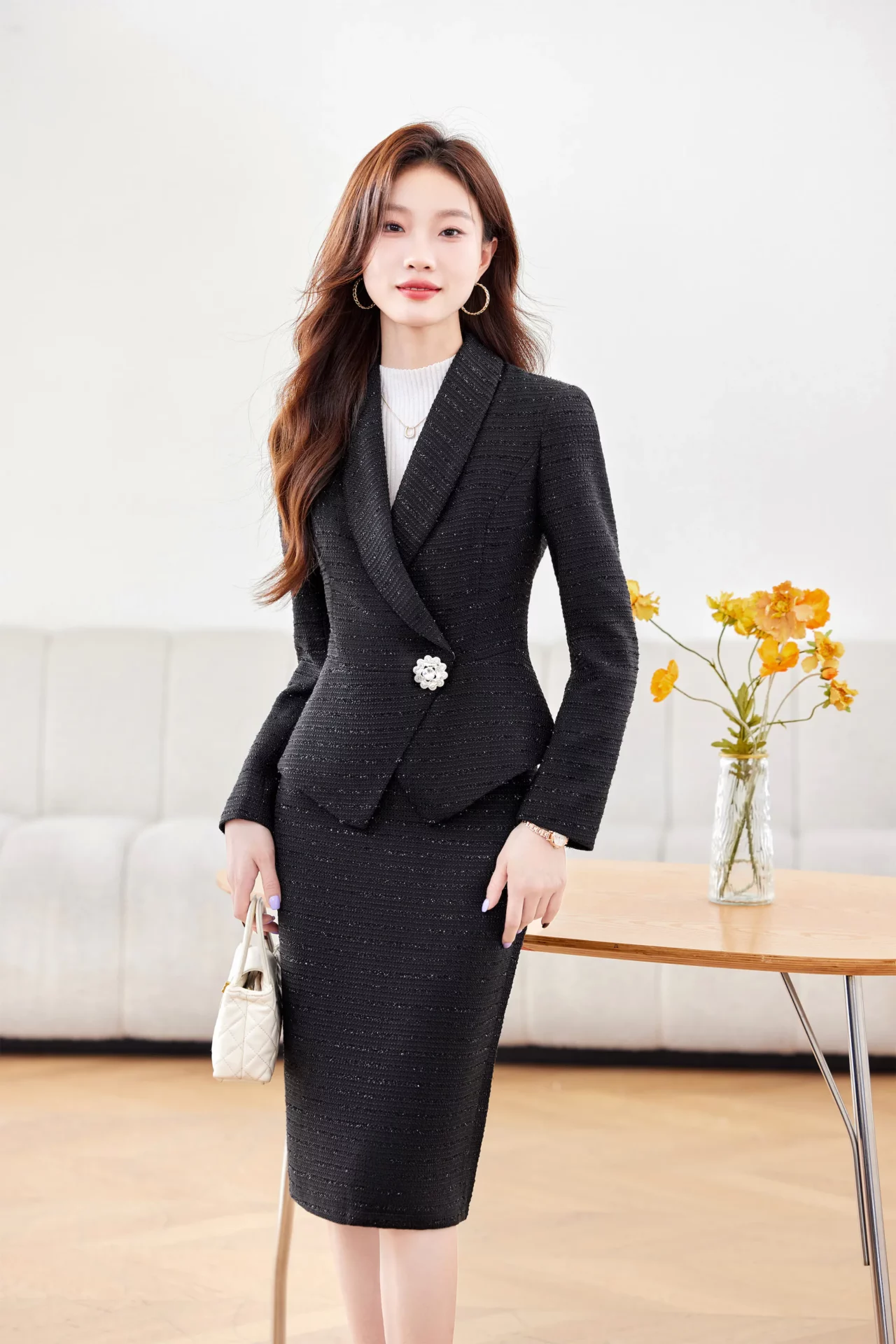 PN4080-1 ชุดสูททำงานผู้หญิงสีดำปกกล้วยแต่งแขนยาวมาพร้อมกระโปรง