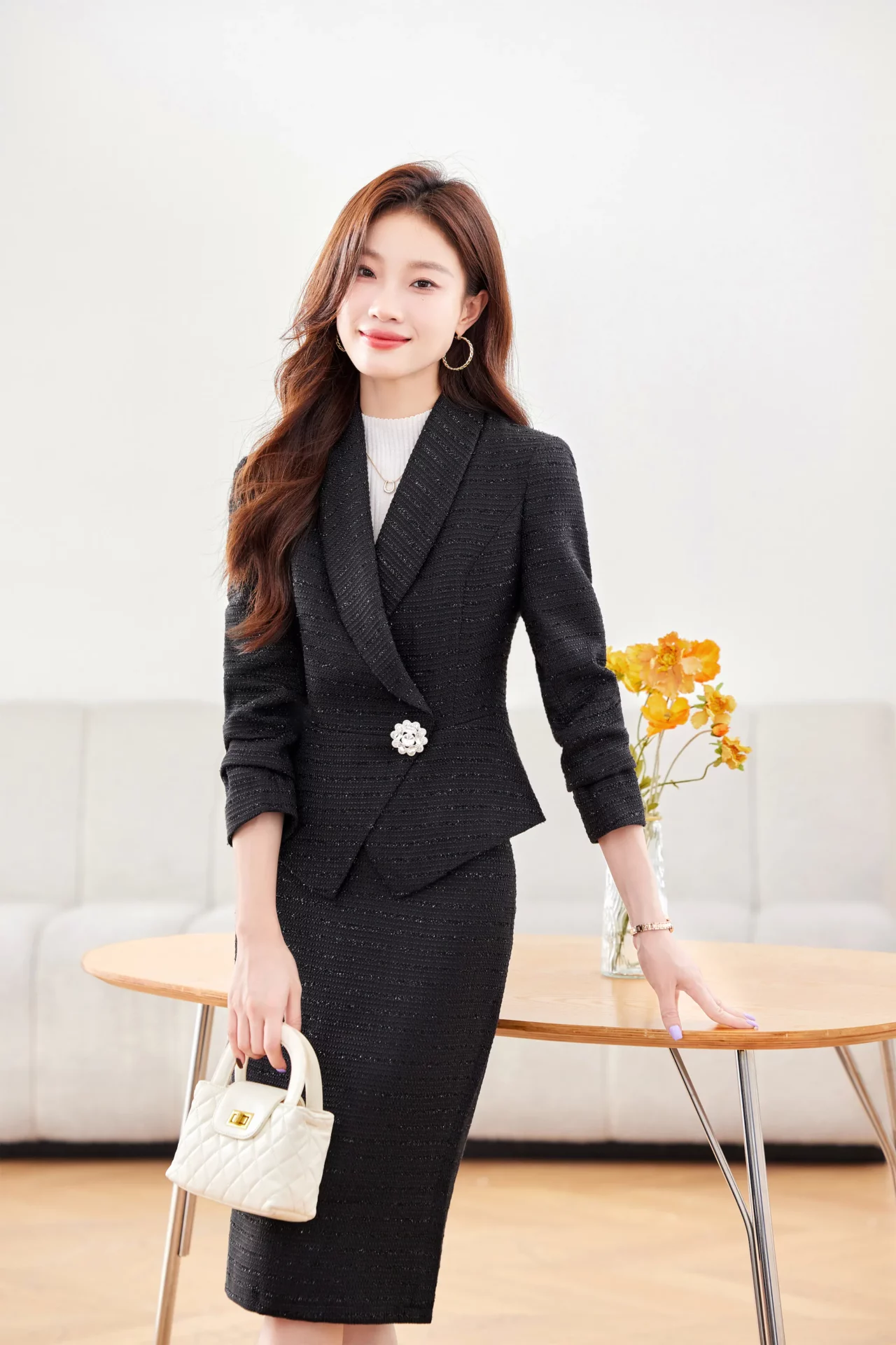 PN4080-5 ชุดสูททำงานผู้หญิงสีดำปกกล้วยแต่งแขนยาวมาพร้อมกระโปรง