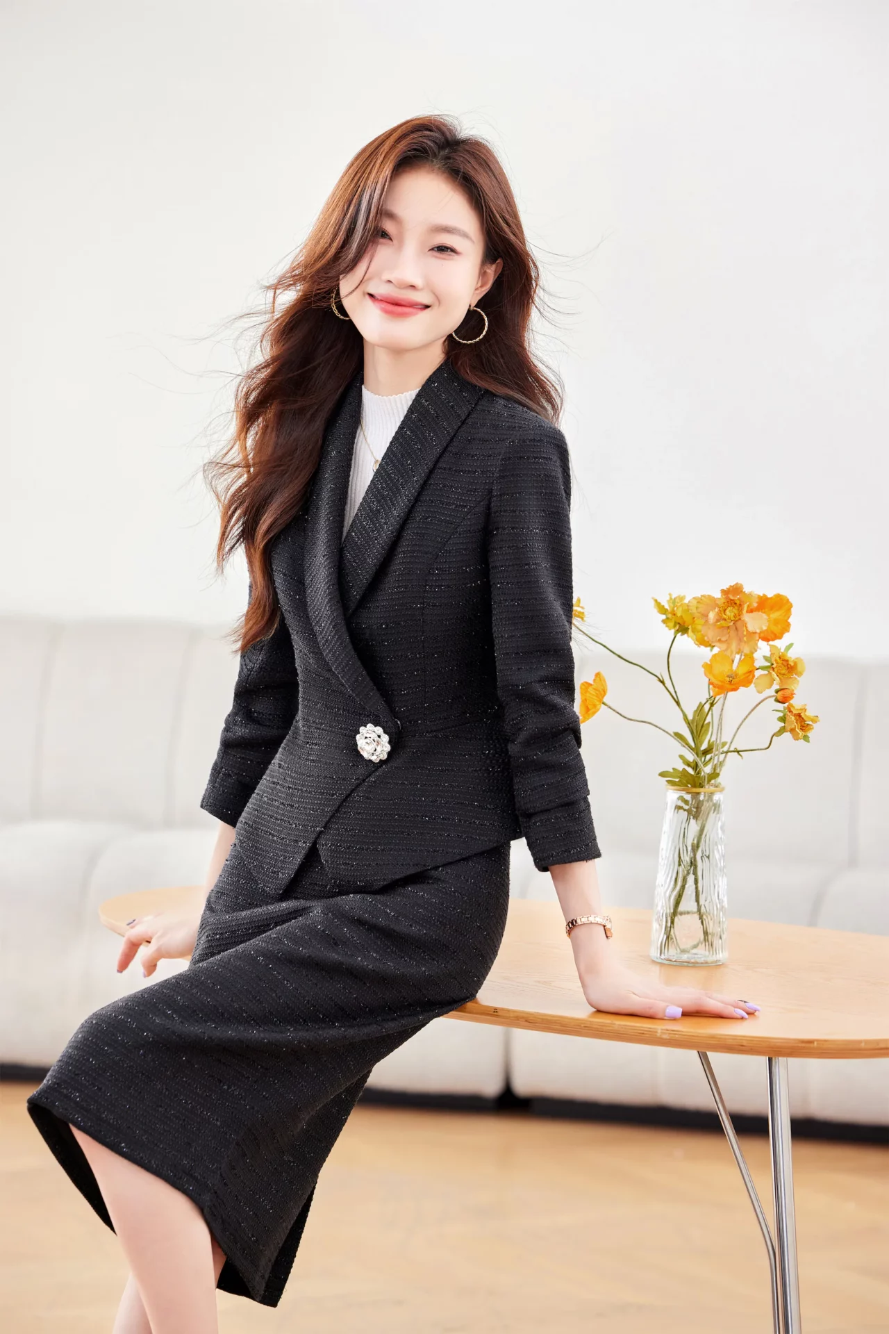 PN4080-8 ชุดสูททำงานผู้หญิงสีดำปกกล้วยแต่งแขนยาวมาพร้อมกระโปรง
