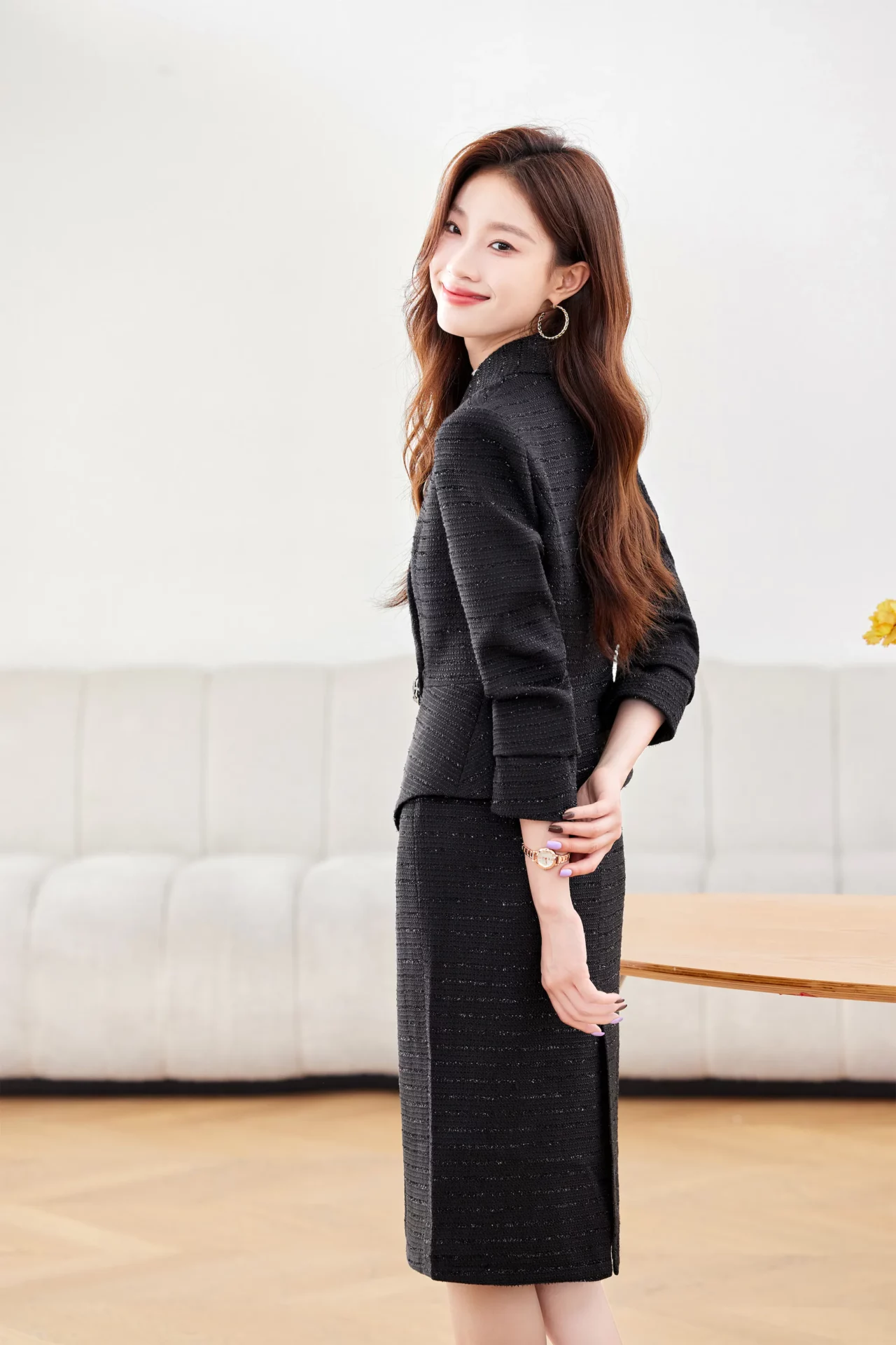 PN4080-9 ชุดสูททำงานผู้หญิงสีดำปกกล้วยแต่งแขนยาวมาพร้อมกระโปรง