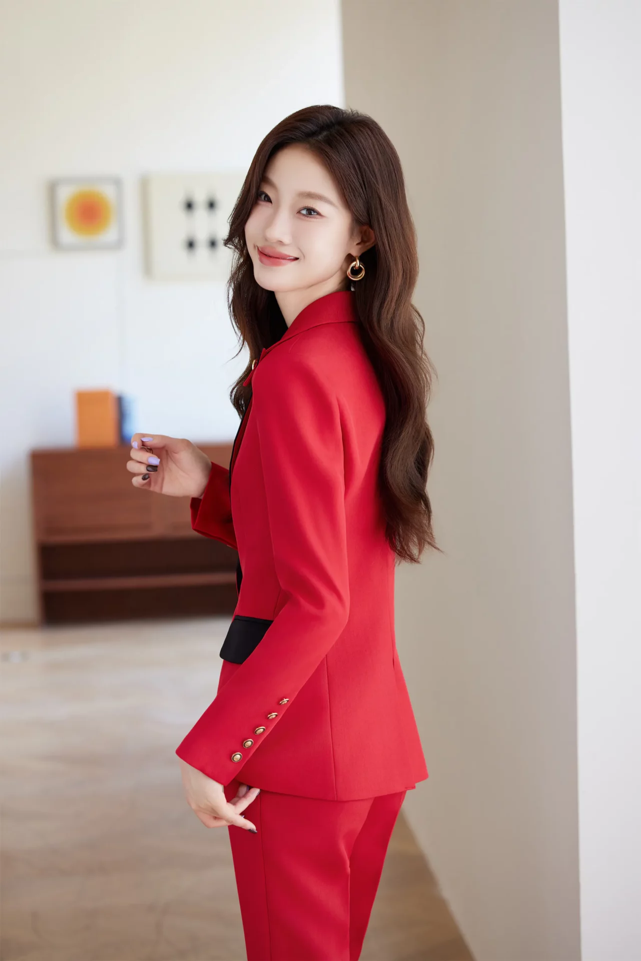 PN4085-1 ชุดสูททำงานผู้หญิงสีแดงแต่งปกป้านสีดำแขนยาวมาพร้อมกางเกง