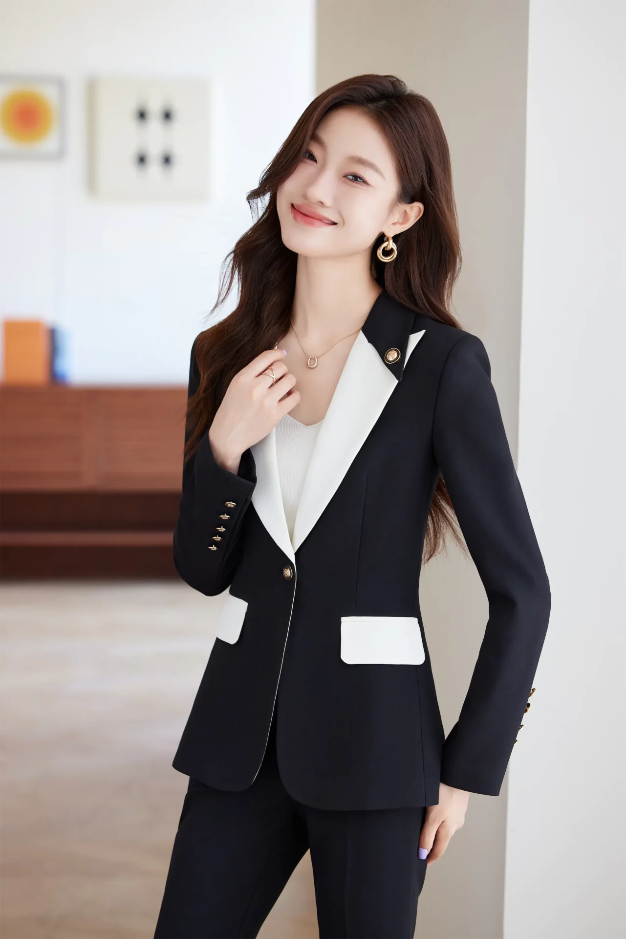 PN4087-1 ชุดสูททำงานผู้หญิงสีดำแต่งปกป้านสีขาวแขนยาวมาพร้อมกางเกง