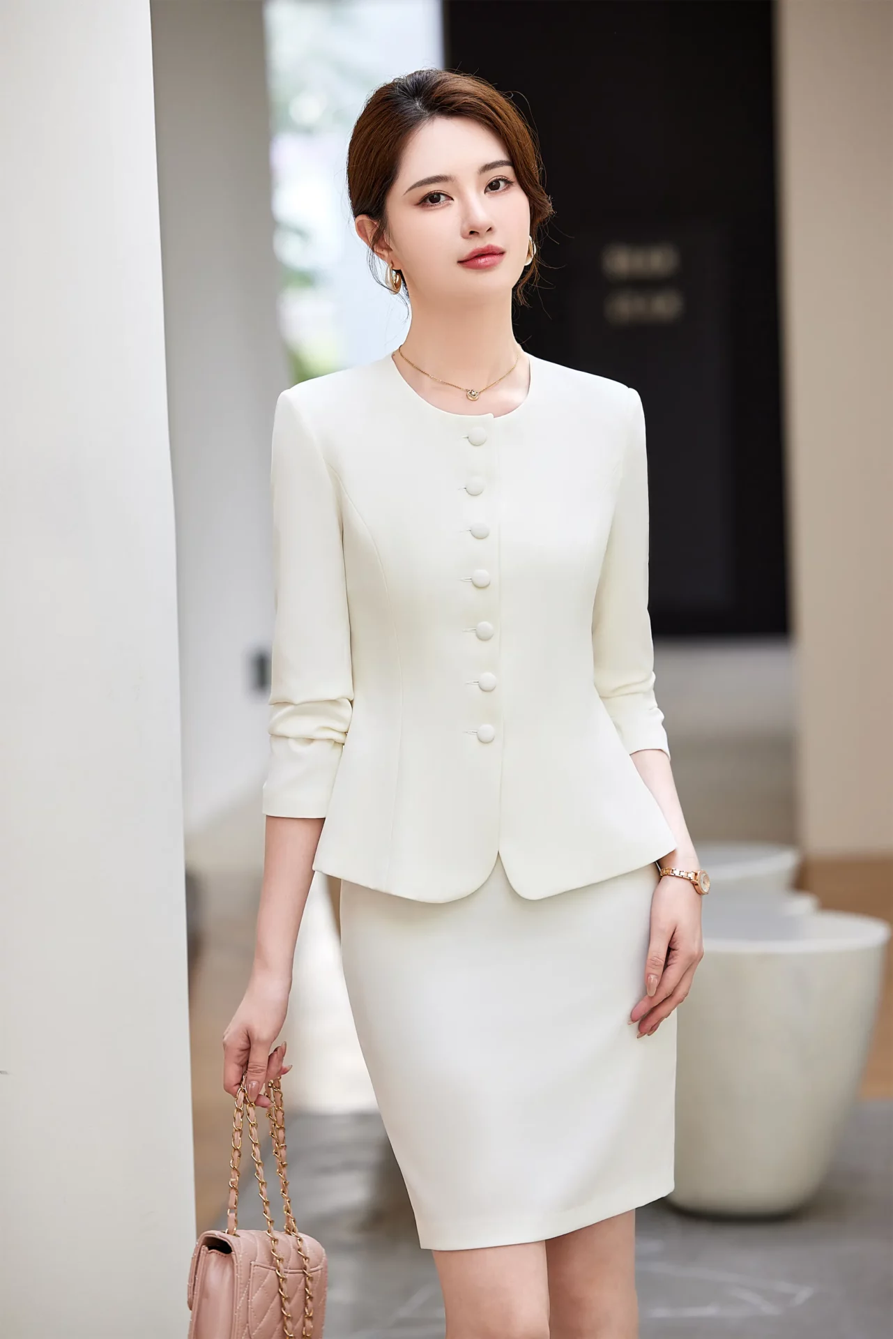 PN4093-1 ชุดสูททำงานผู้หญิงสีครีมคอกลมแขนยาวมาพร้อมกระโปรง