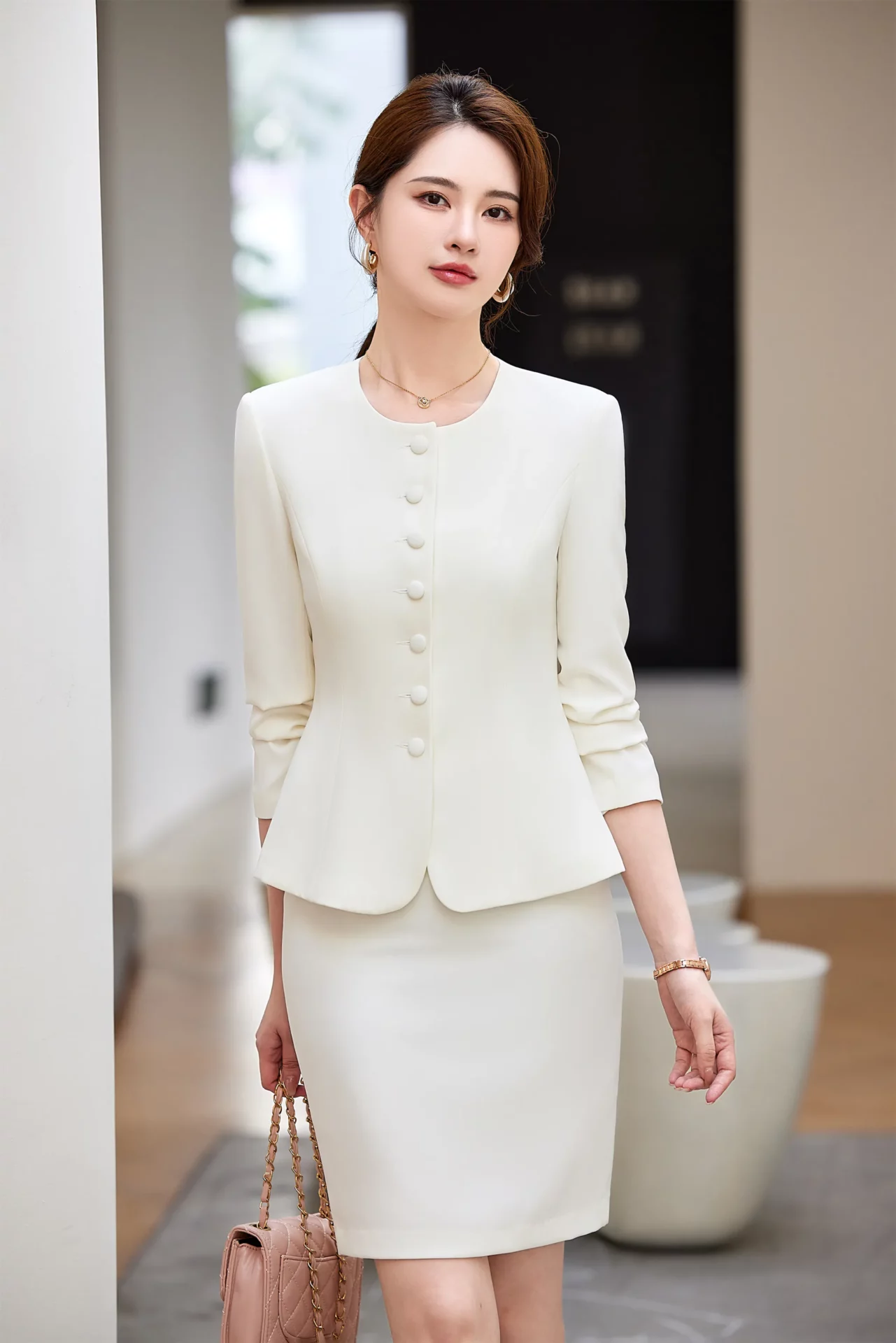 PN4093-2 ชุดสูททำงานผู้หญิงสีครีมคอกลมแขนยาวมาพร้อมกระโปรง