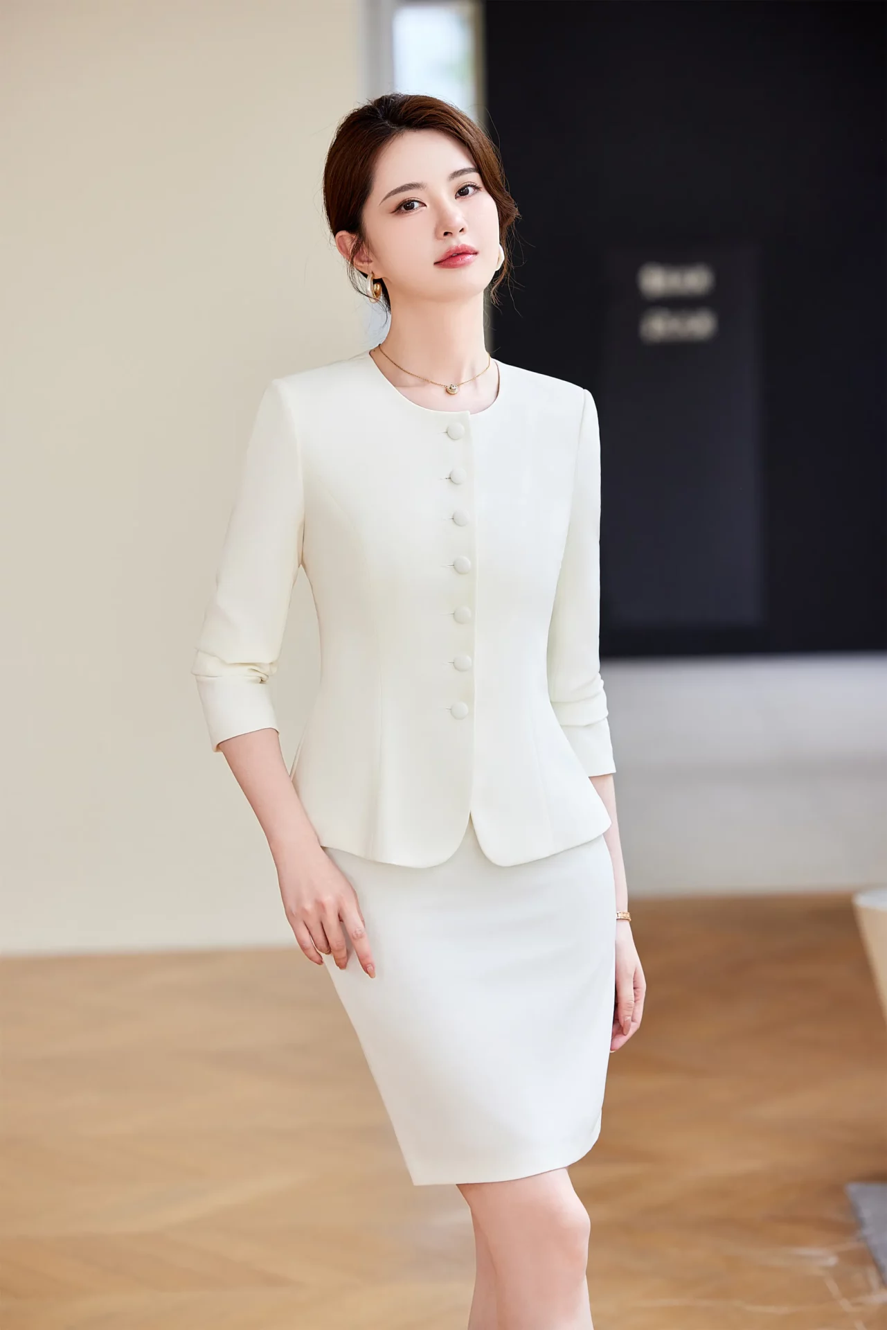 PN4093-7 ชุดสูททำงานผู้หญิงสีครีมคอกลมแขนยาวมาพร้อมกระโปรง