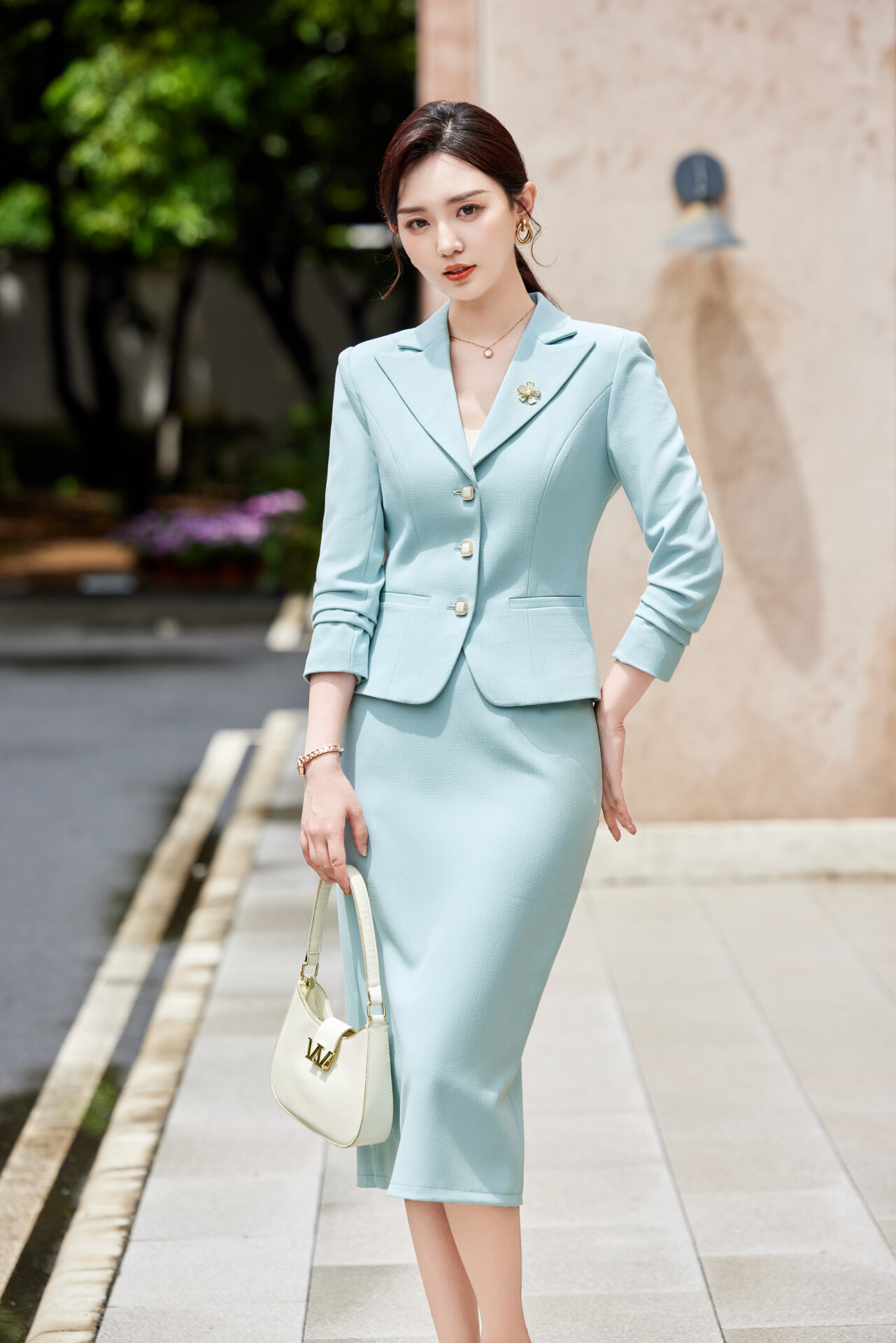 YQ 1854 ชุดสูททำงานผู้หญิงสีฟ้าปกป้านแขนยาวมาพร้อมกระโปรงยาว