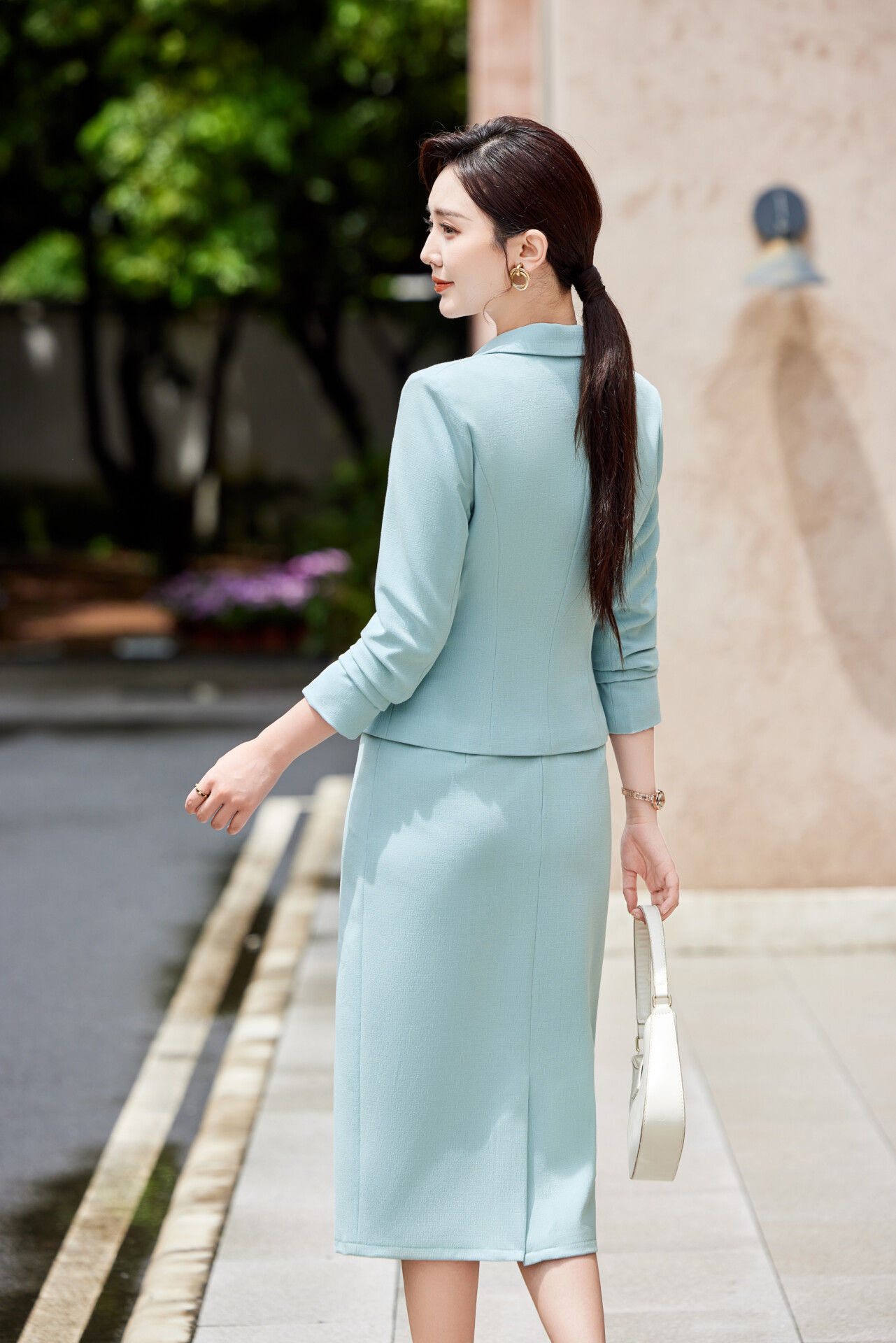YQ 1857 ชุดสูททำงานผู้หญิงสีฟ้าปกป้านแขนยาวมาพร้อมกระโปรงยาว
