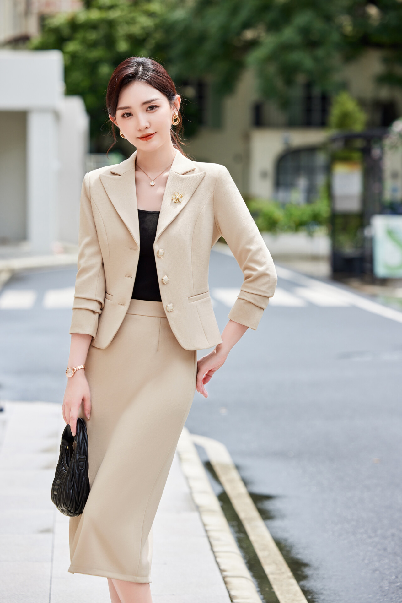 YQ 1924 ชุดสูททำงานผู้หญิงสีเบจปกป้านแขนยาวมาพร้อมกระโปรงยาว