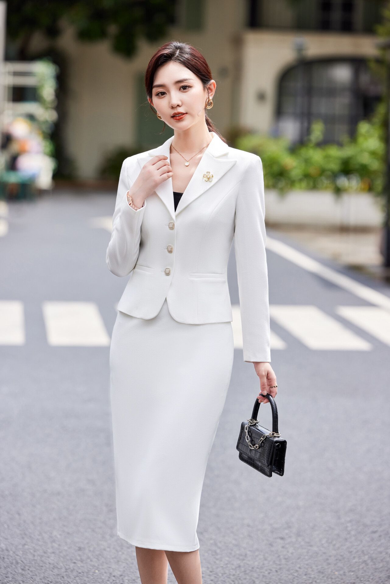 YQ 1972 ชุดสูททำงานผู้หญิงสีขาวปกป้านแขนยาวมาพร้อมกระโปรงยาว