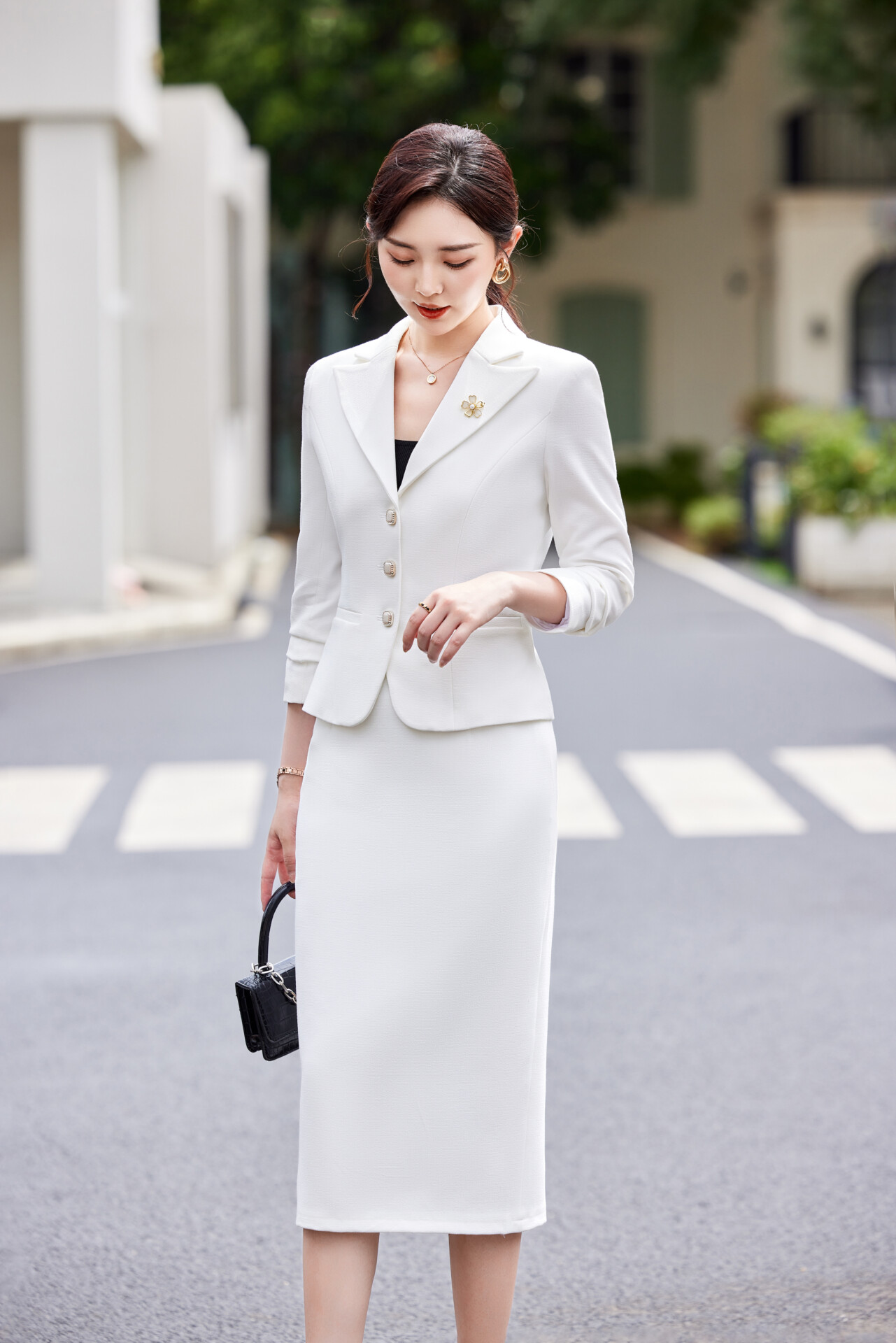 YQ 1987 ชุดสูททำงานผู้หญิงสีขาวปกป้านแขนยาวมาพร้อมกระโปรงยาว