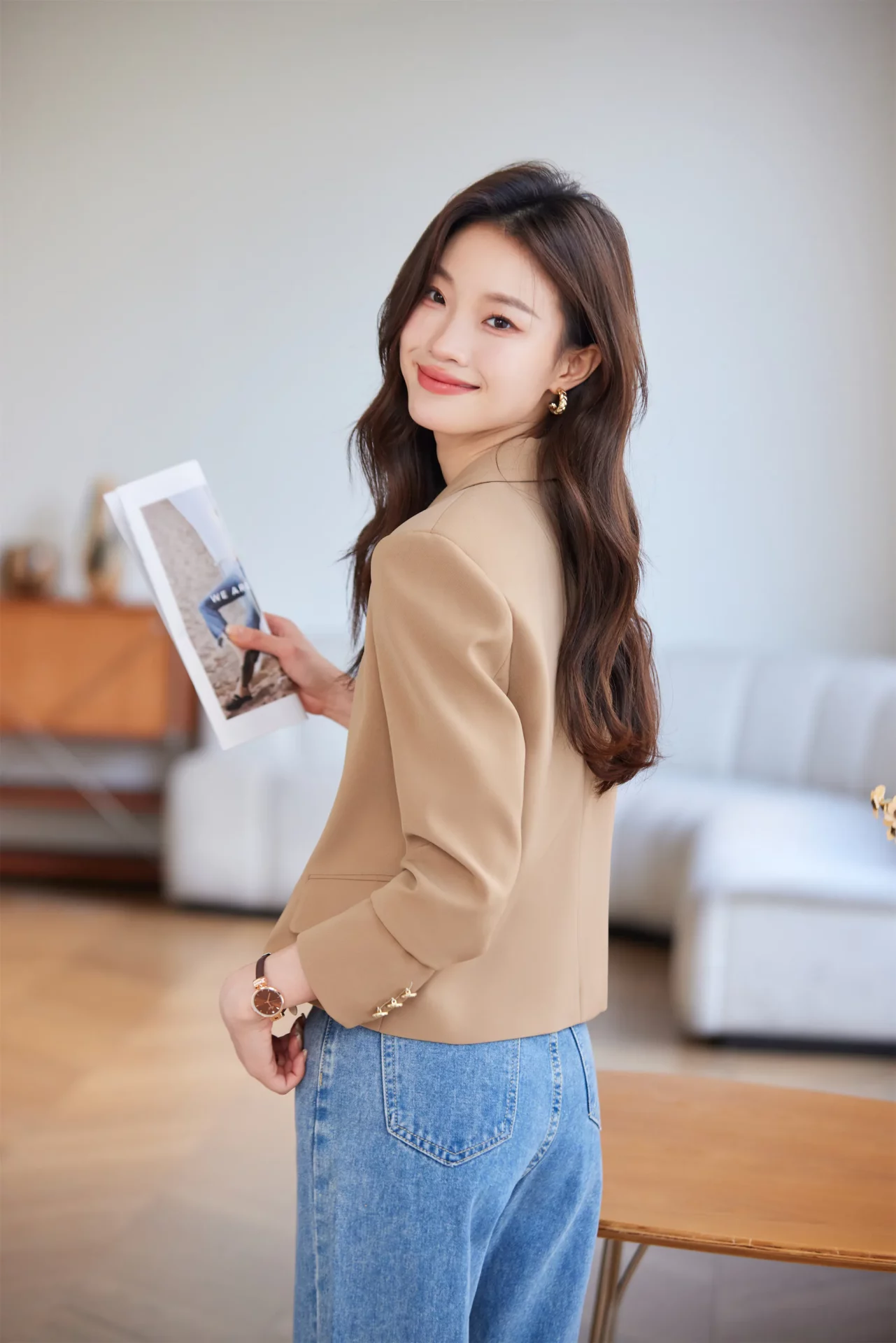 PN3876-9 เสื้อเบลเซอร์ผู้หญิงสีน้ำตาลปกป้านแต่งกระดุมแขนยาว