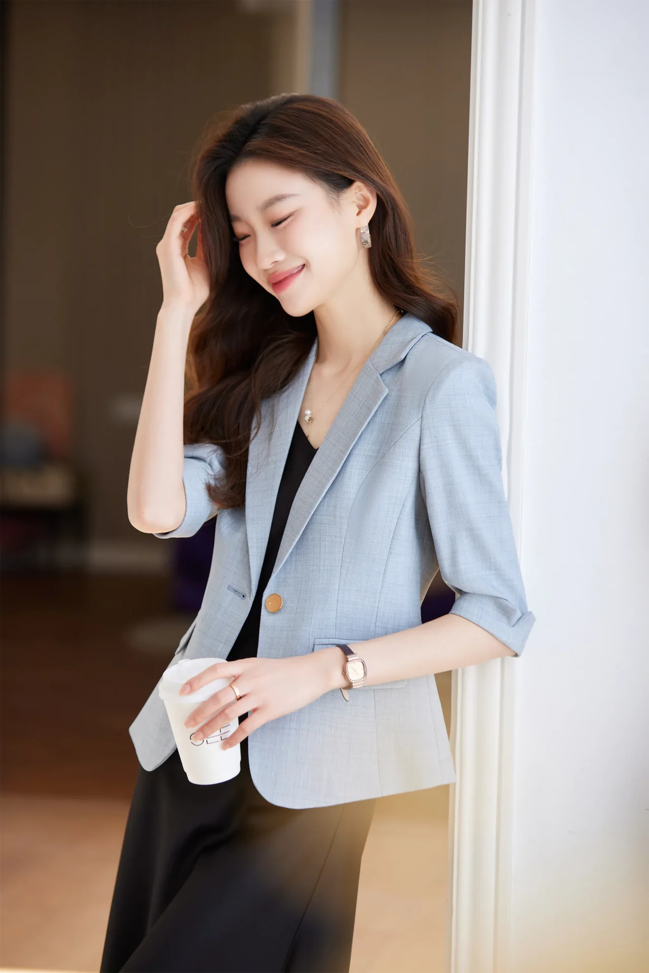 PN5002-7 เสื้อเบลเซอร์ผู้หญิงสีเทาอบฟ้าปกป้านแต่งกระดุมทองแขนสามส่วน