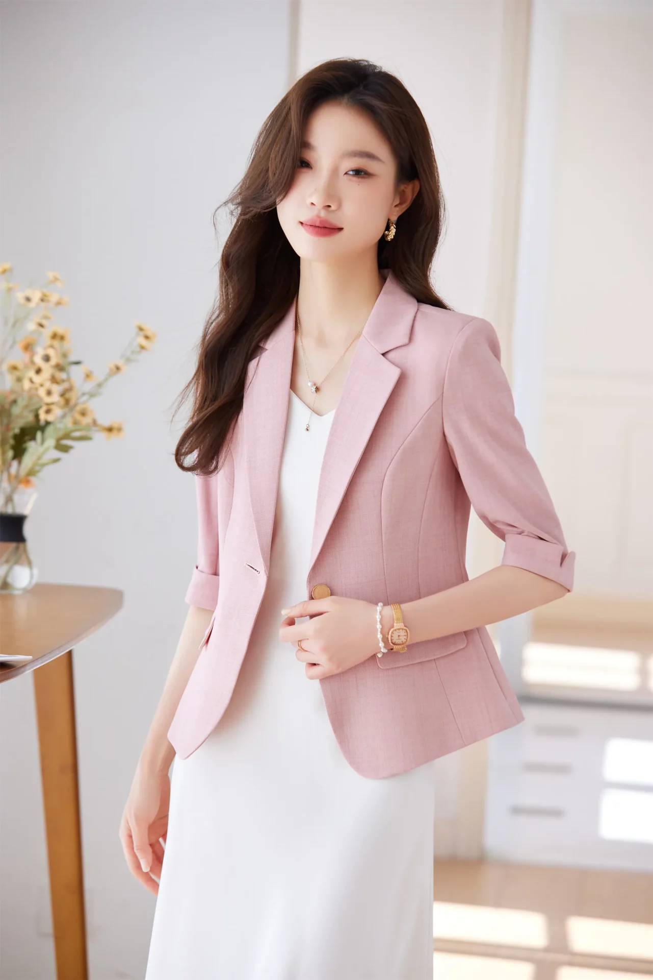 PN5003-1 เสื้อเบลเซอร์ผู้หญิงสีชมพูปกป้านแต่งกระดุมทองแขนสามส่วน