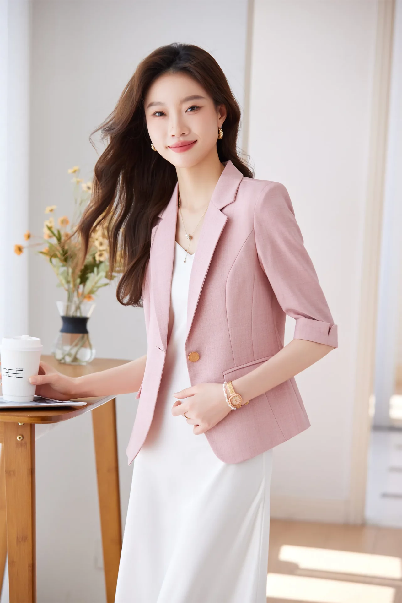 PN5003-2 เสื้อเบลเซอร์ผู้หญิงสีชมพูปกป้านแต่งกระดุมทองแขนสามส่วน