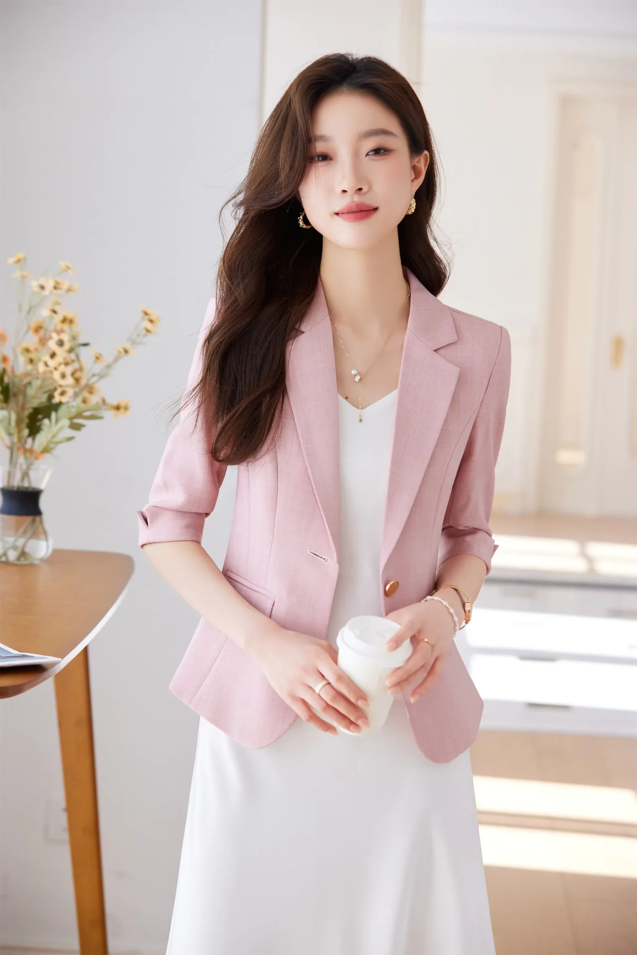 PN5003-3 เสื้อเบลเซอร์ผู้หญิงสีชมพูปกป้านแต่งกระดุมทองแขนสามส่วน