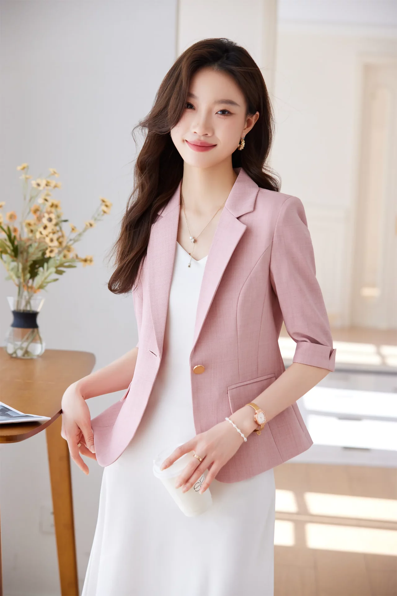 PN5003-4 เสื้อเบลเซอร์ผู้หญิงสีชมพูปกป้านแต่งกระดุมทองแขนสามส่วน