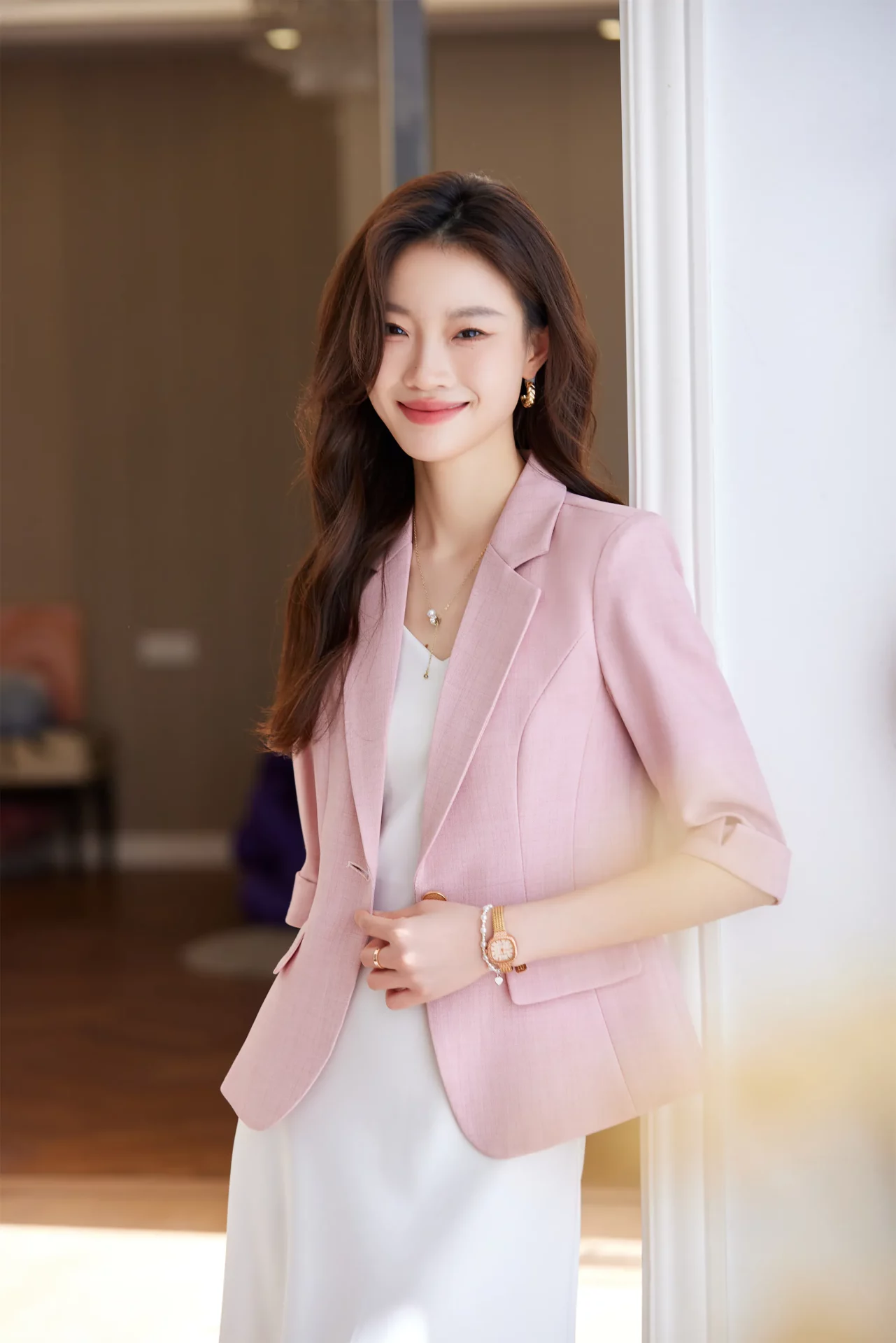 PN5003-8 เสื้อเบลเซอร์ผู้หญิงสีชมพูปกป้านแต่งกระดุมทองแขนสามส่วน
