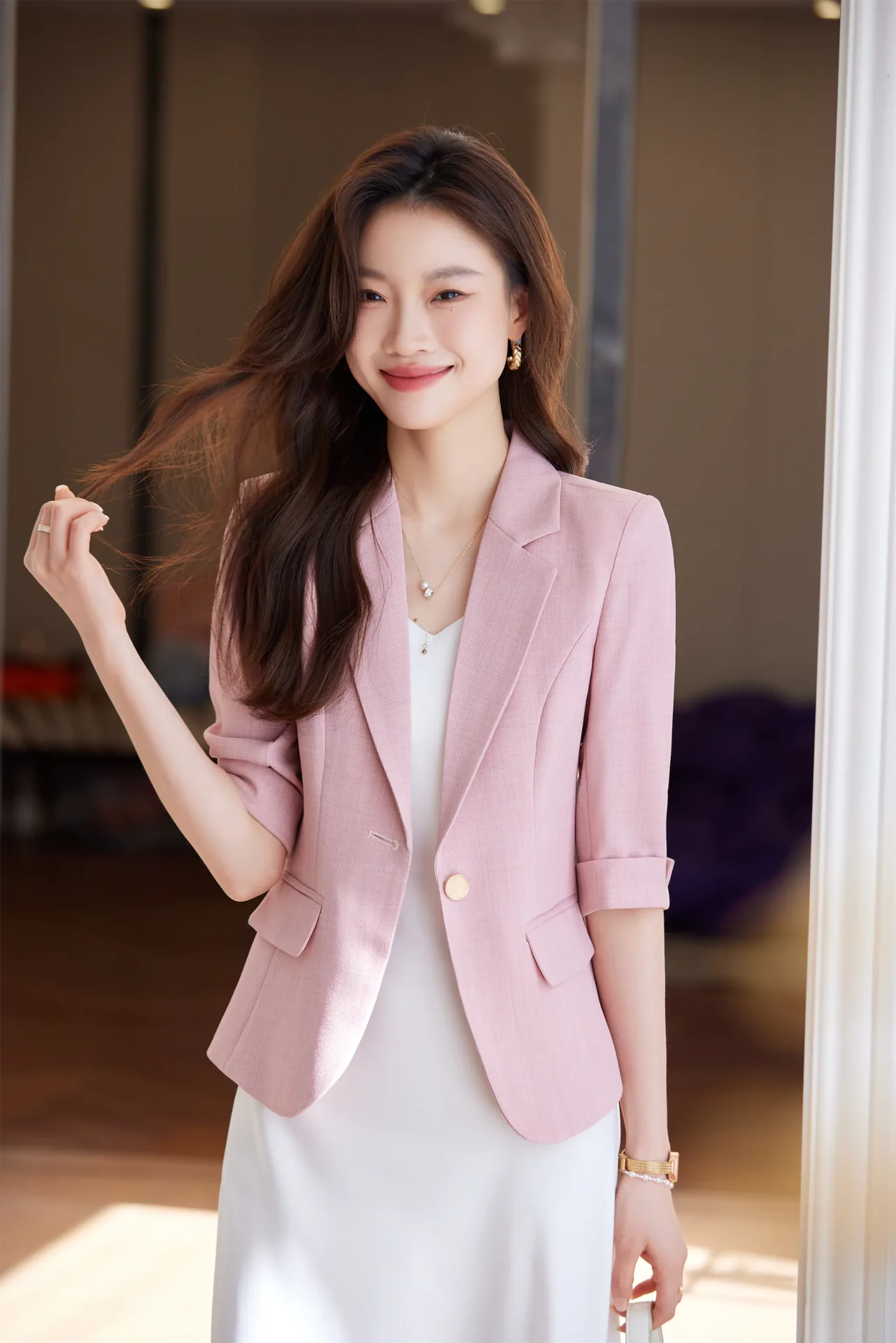 PN5003-9 เสื้อเบลเซอร์ผู้หญิงสีชมพูปกป้านแต่งกระดุมทองแขนสามส่วน