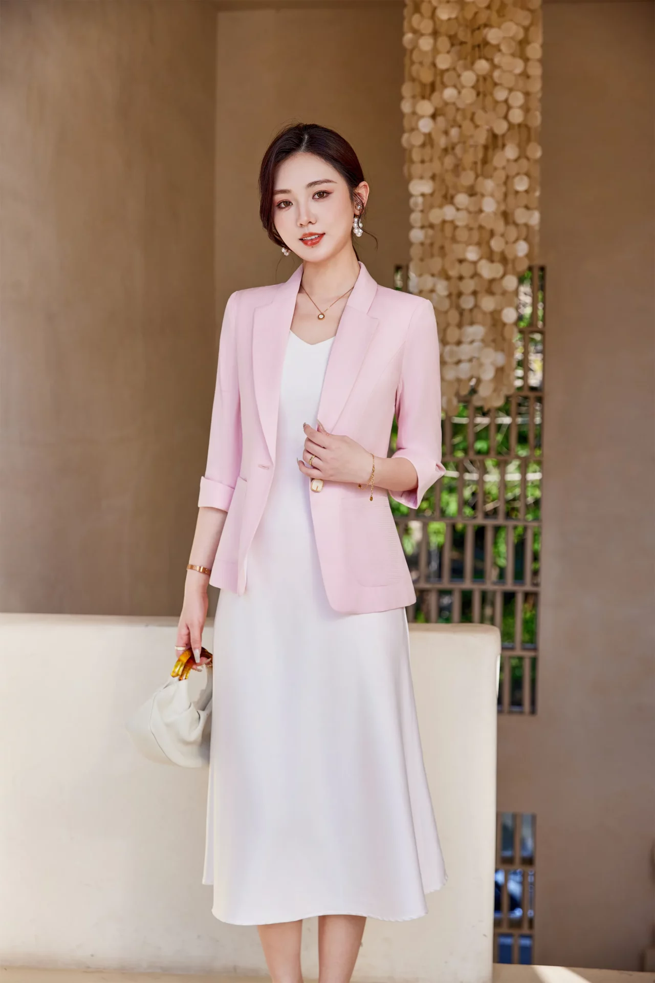 PN5004-5 เสื้อเบลเซอร์ผู้หญิงสีชมพูปกป้านแต่งกระดุมแขนห้าส่วน