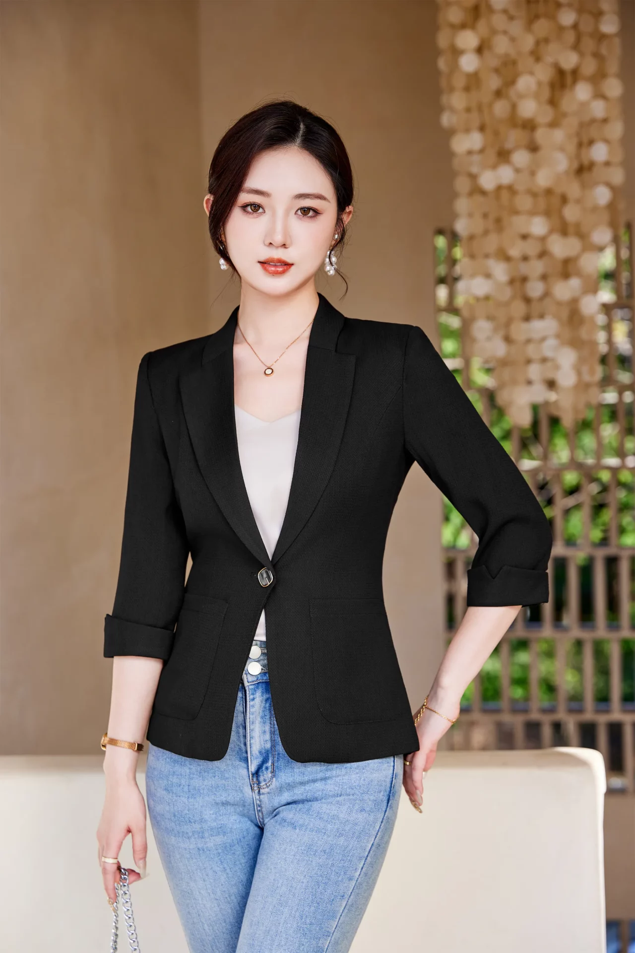 PN5005-1 เสื้อเบลเซอร์ผู้หญิงสีดำปกป้านแต่งกระดุมแขนห้าส่วน