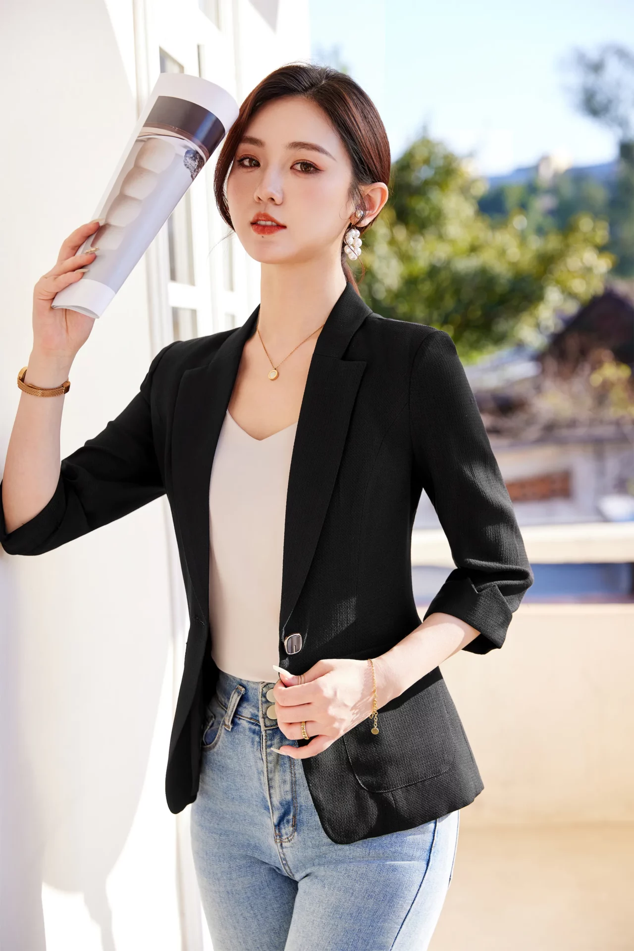 PN5005-5 เสื้อเบลเซอร์ผู้หญิงสีดำปกป้านแต่งกระดุมแขนห้าส่วน
