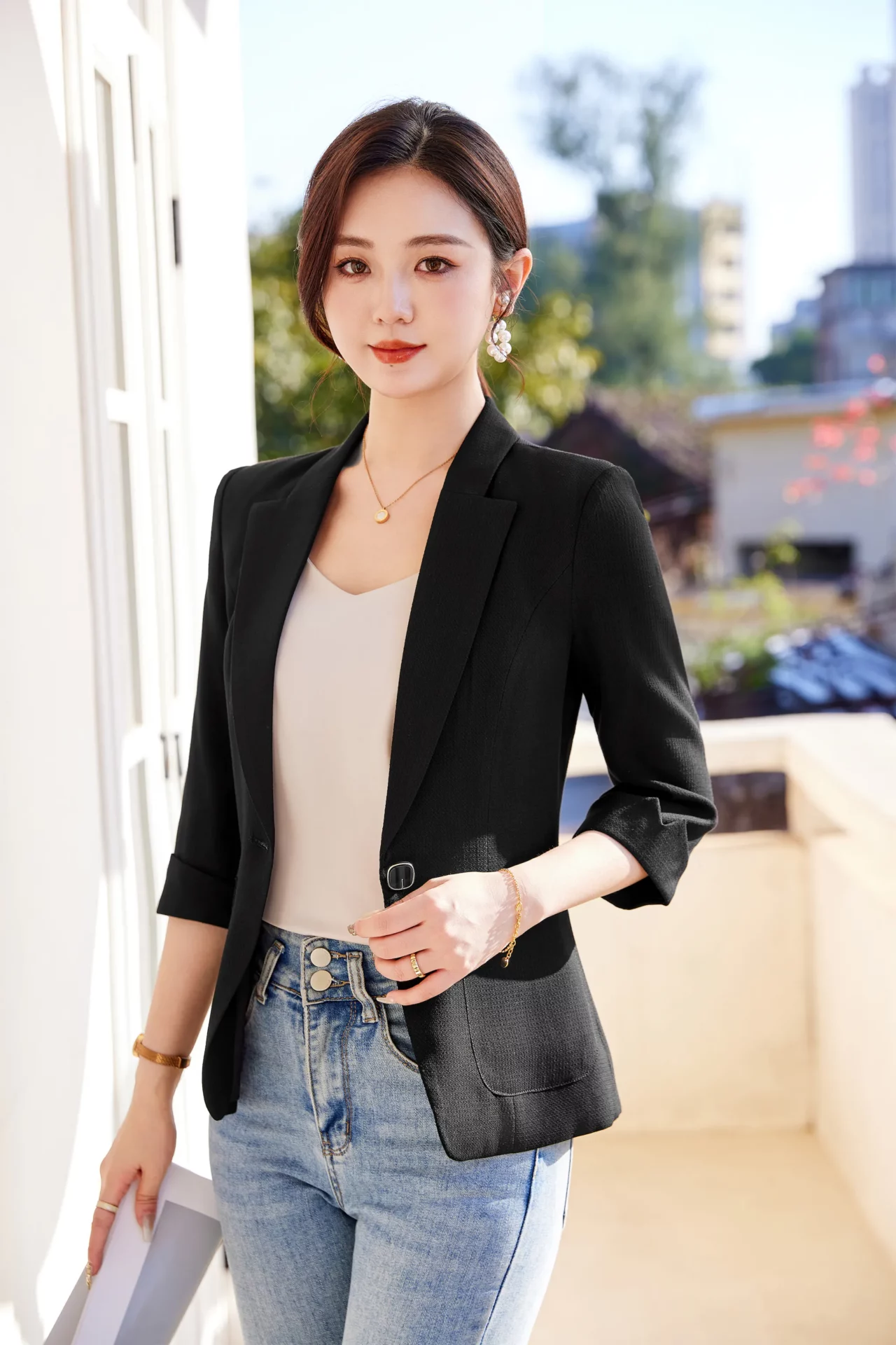 PN5005-6 เสื้อเบลเซอร์ผู้หญิงสีดำปกป้านแต่งกระดุมแขนห้าส่วน