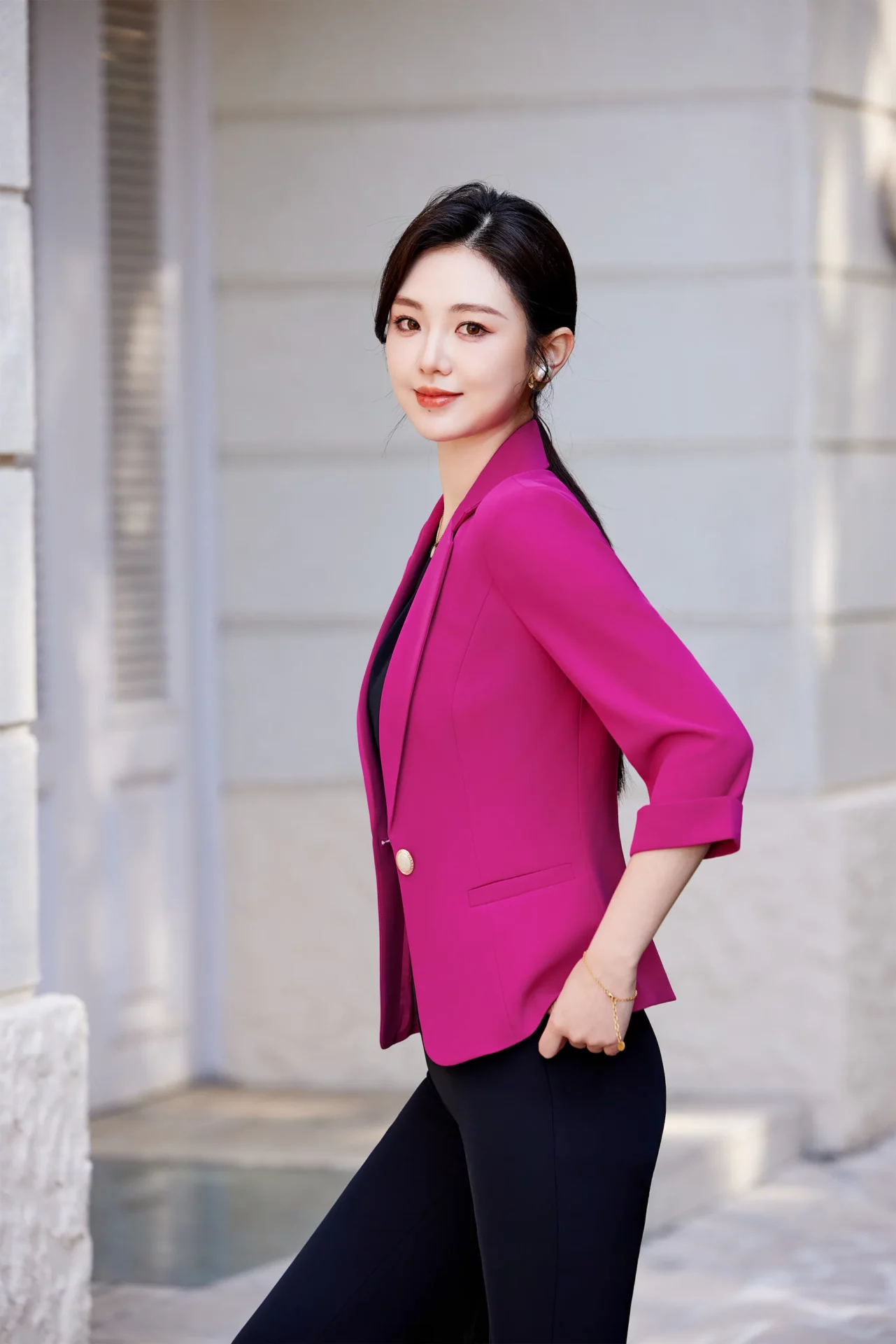 PN5007-4 เสื้อเบลเซอร์ผู้หญิงสีบานเย็นปกป้านแต่งกระดุมแขนห้าส่วน
