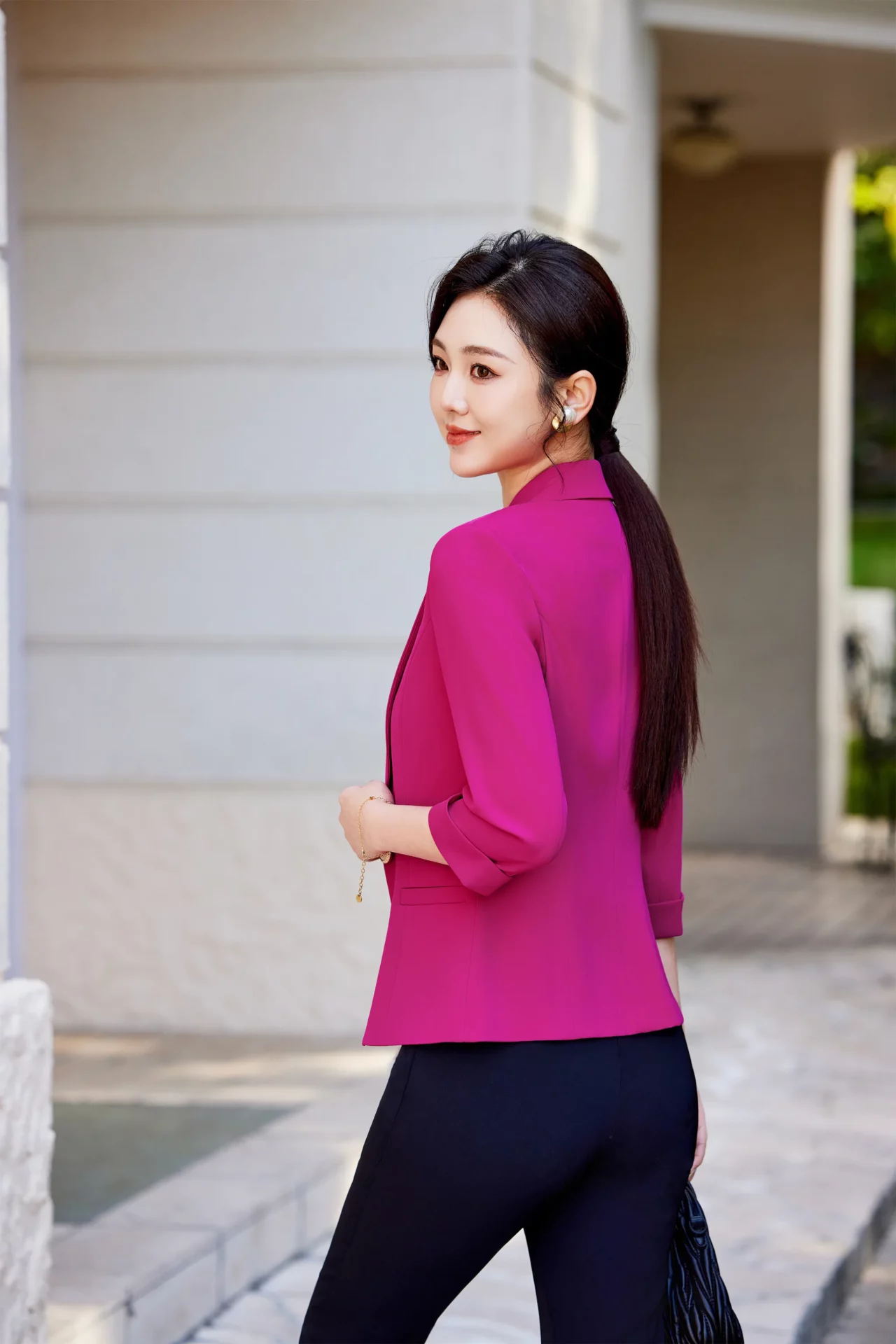 PN5007-6 เสื้อเบลเซอร์ผู้หญิงสีบานเย็นปกป้านแต่งกระดุมแขนห้าส่วน