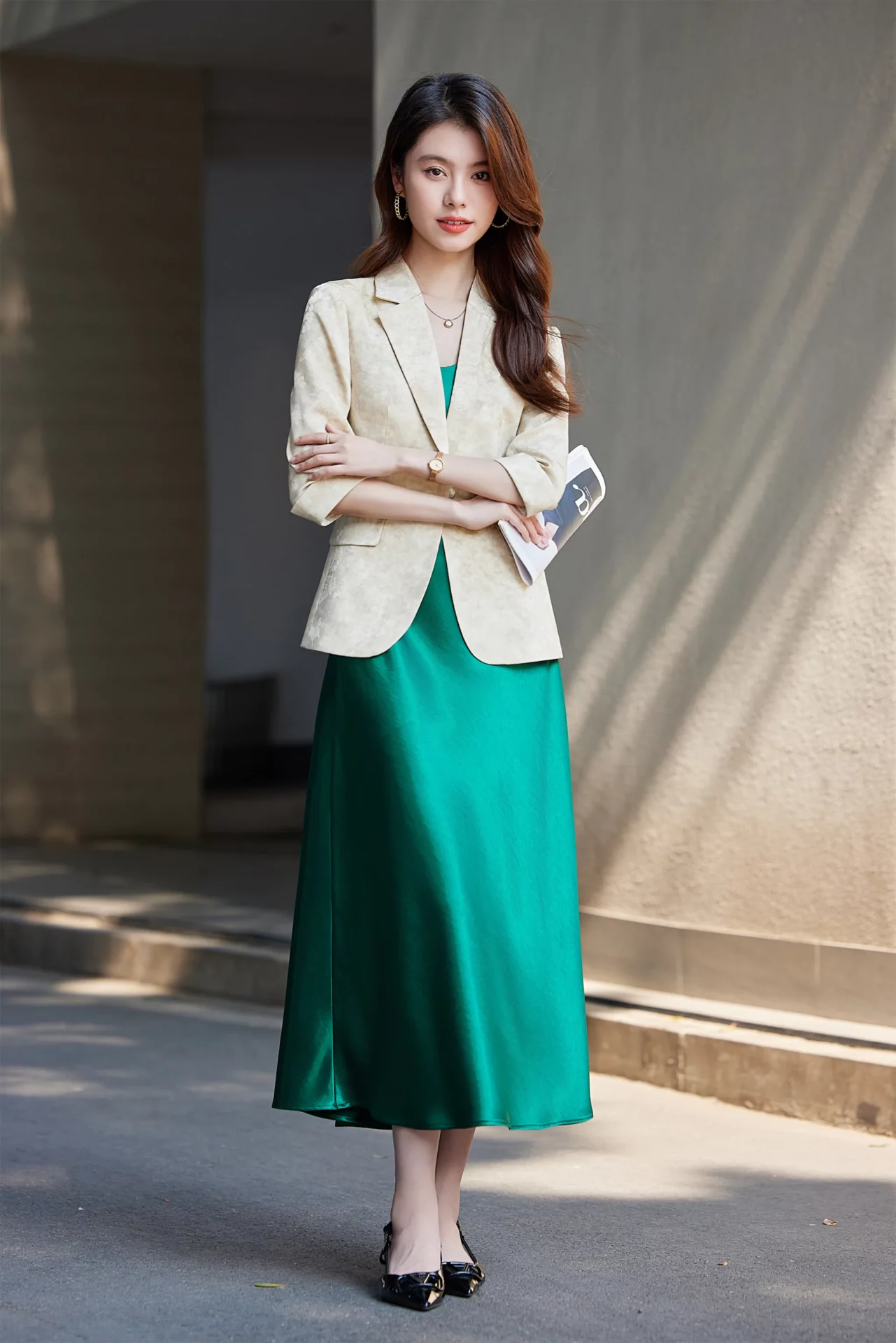 PN5011-3 เสื้อเบลเซอร์ผู้หญิงสีเบจปกป้านแต่งพิมพ์ลายแขนห้าส่วน